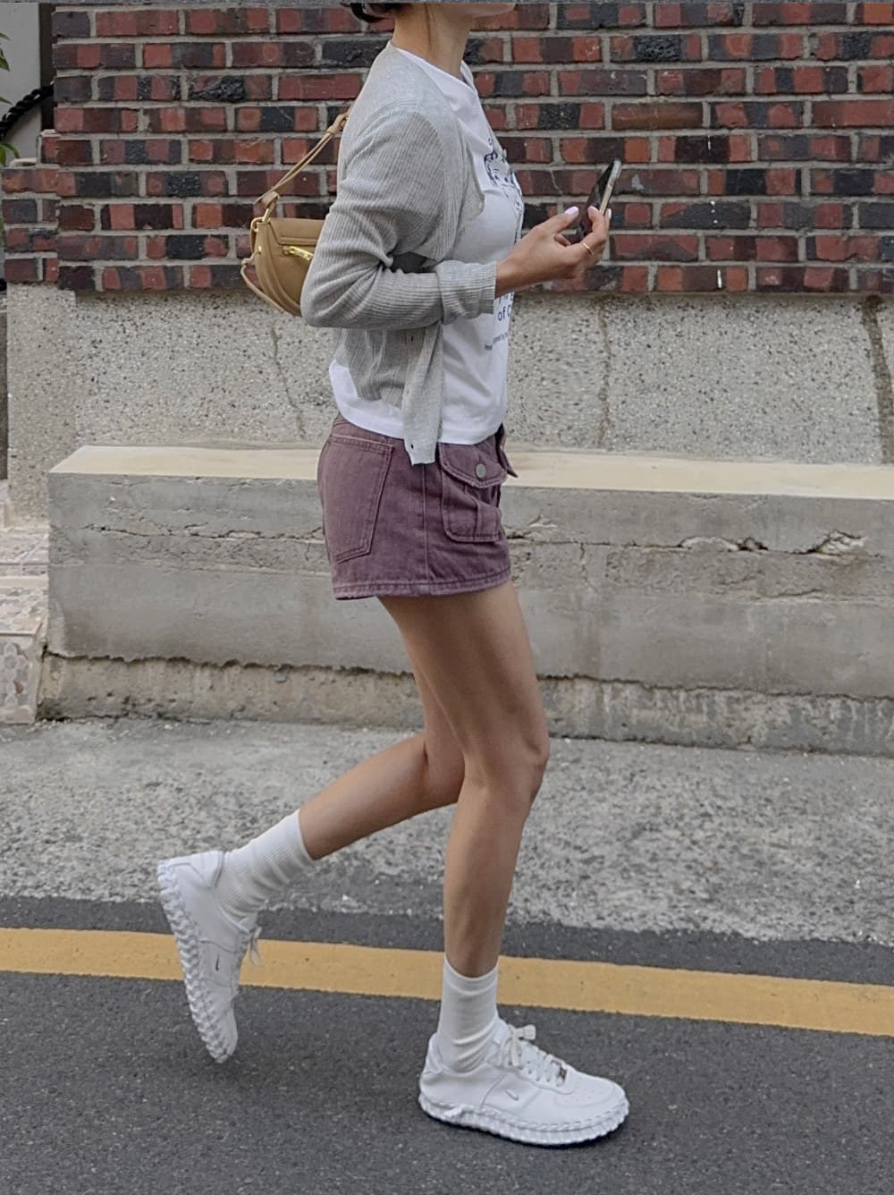 기타 버클 찢어진 거친 가장자리 주머니 루즈핏 색상 데님 반바지 여성 이미지 4