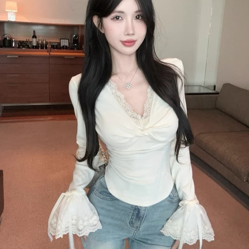 리브 De 플러시 레이스 조각 비틀림 V넥 긴팔 티셔츠 여성 나팔 소매 몸매 가꾸기 인사이드 가져 가라. 기본 셔츠 이미지 5