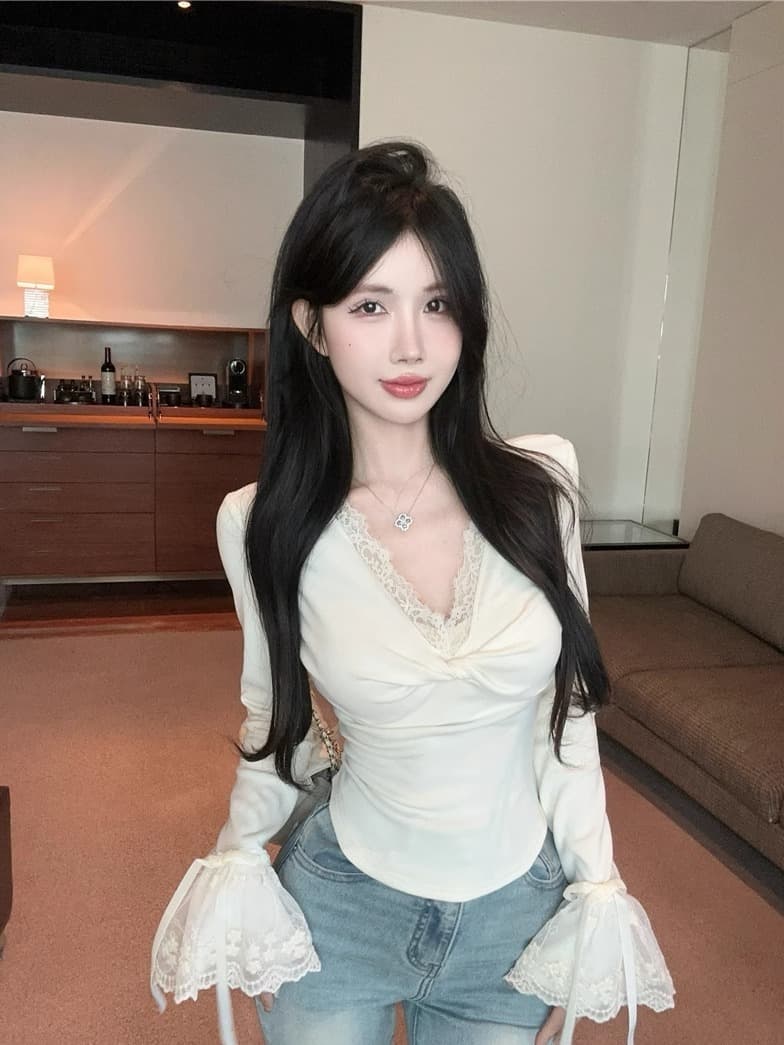 리브 De 플러시 레이스 조각 비틀림 V넥 긴팔 티셔츠 여성 나팔 소매 몸매 가꾸기 인사이드 가져 가라. 기본 셔츠 상세 이미지 2