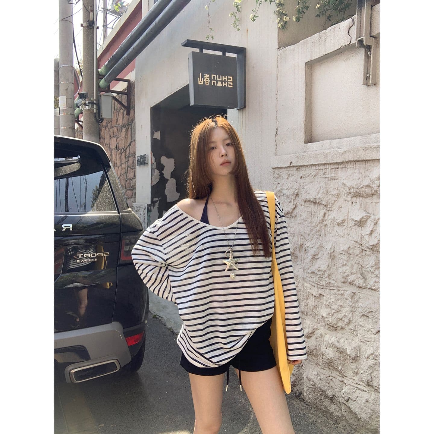 주간 실크 눈꽃 자외선 차단 블라우스 여성 여름 ootd 착용 가져 가라. 2026 새로운 긴 소매 티셔츠 루즈핏 스트라이프 비스듬한 어깨 의류 이미지 2