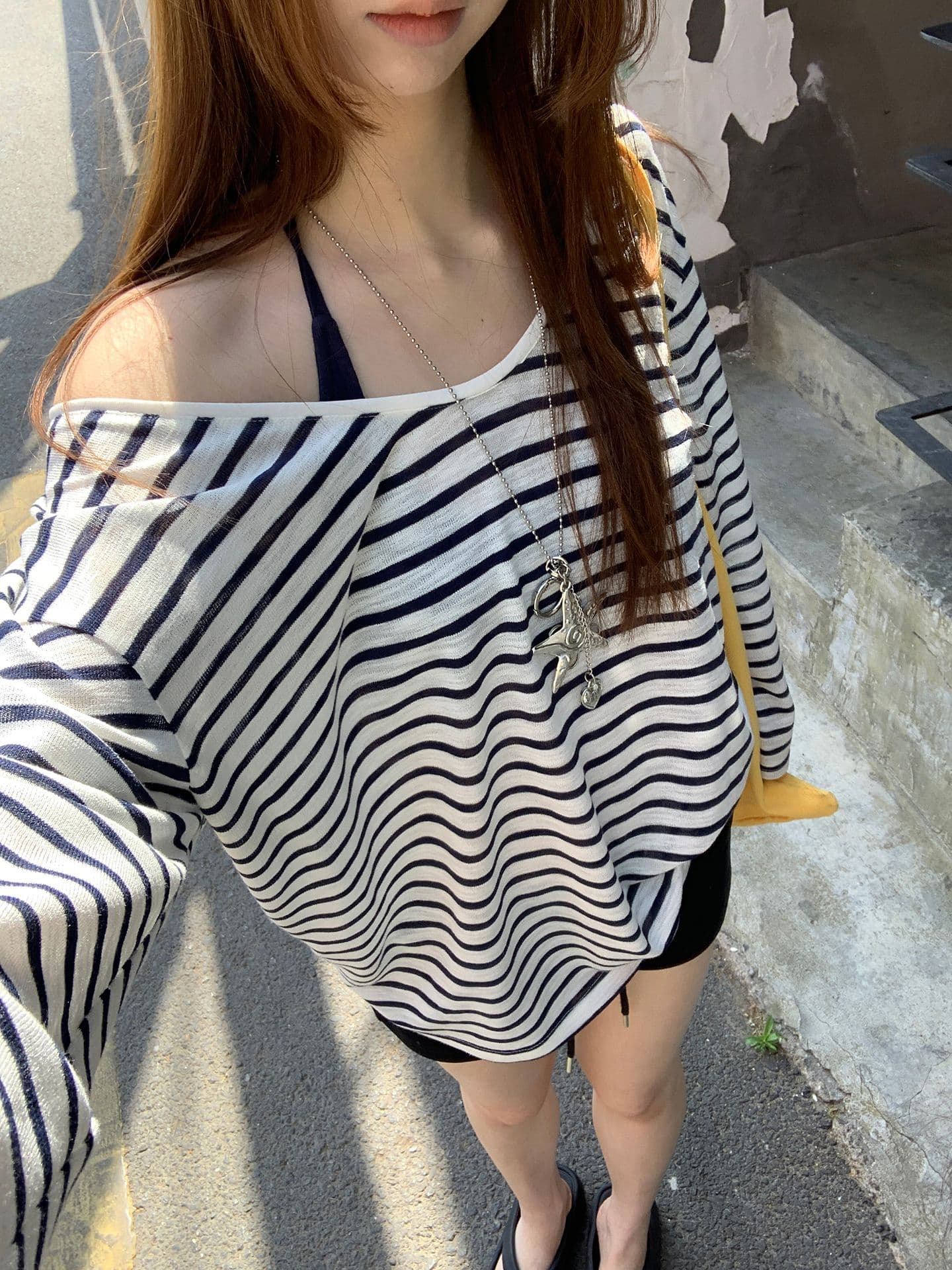 주간 실크 눈꽃 자외선 차단 블라우스 여성 여름 ootd 착용 가져 가라. 2026 새로운 긴 소매 티셔츠 루즈핏 스트라이프 비스듬한 어깨 의류 이미지 4