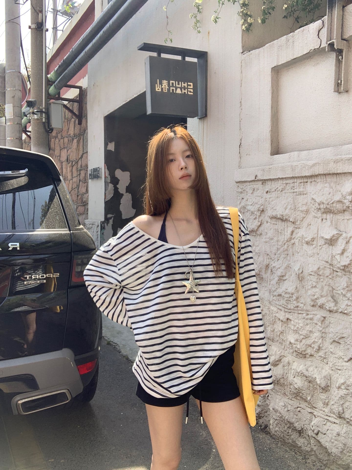 주간 실크 눈꽃 자외선 차단 블라우스 여성 여름 ootd 착용 가져 가라. 2026 새로운 긴 소매 티셔츠 루즈핏 스트라이프 비스듬한 어깨 의류 상세 이미지 2