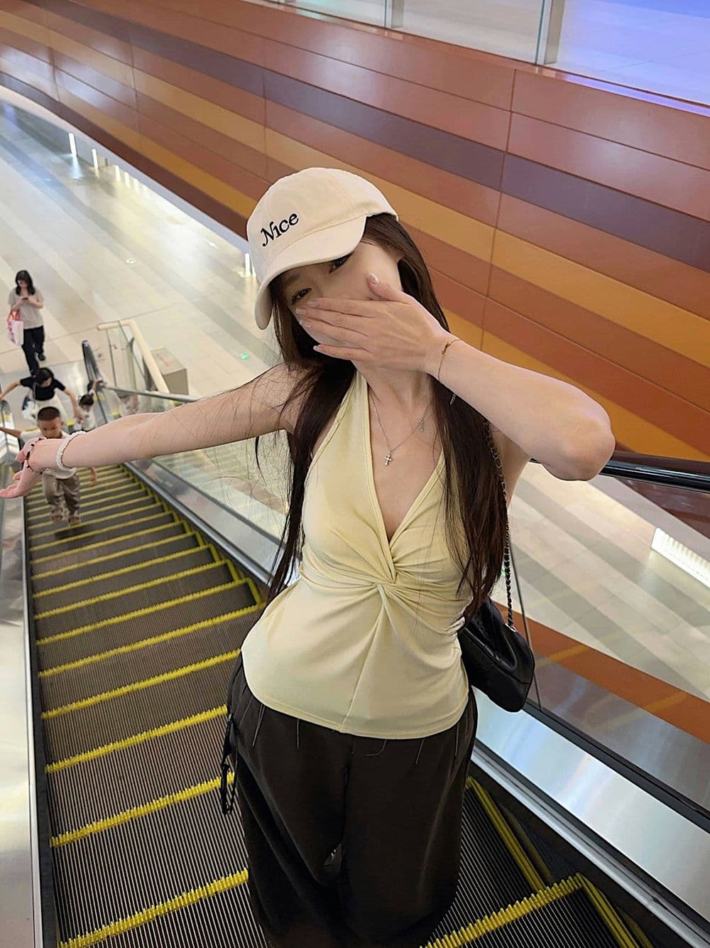 사람들 면 핫걸 민소매 V넥 비틀림 황색 행침 목 조끼 여성 여름 몸매 가꾸기 슬립 슬림해 보이는 외출용 상세 이미지 18