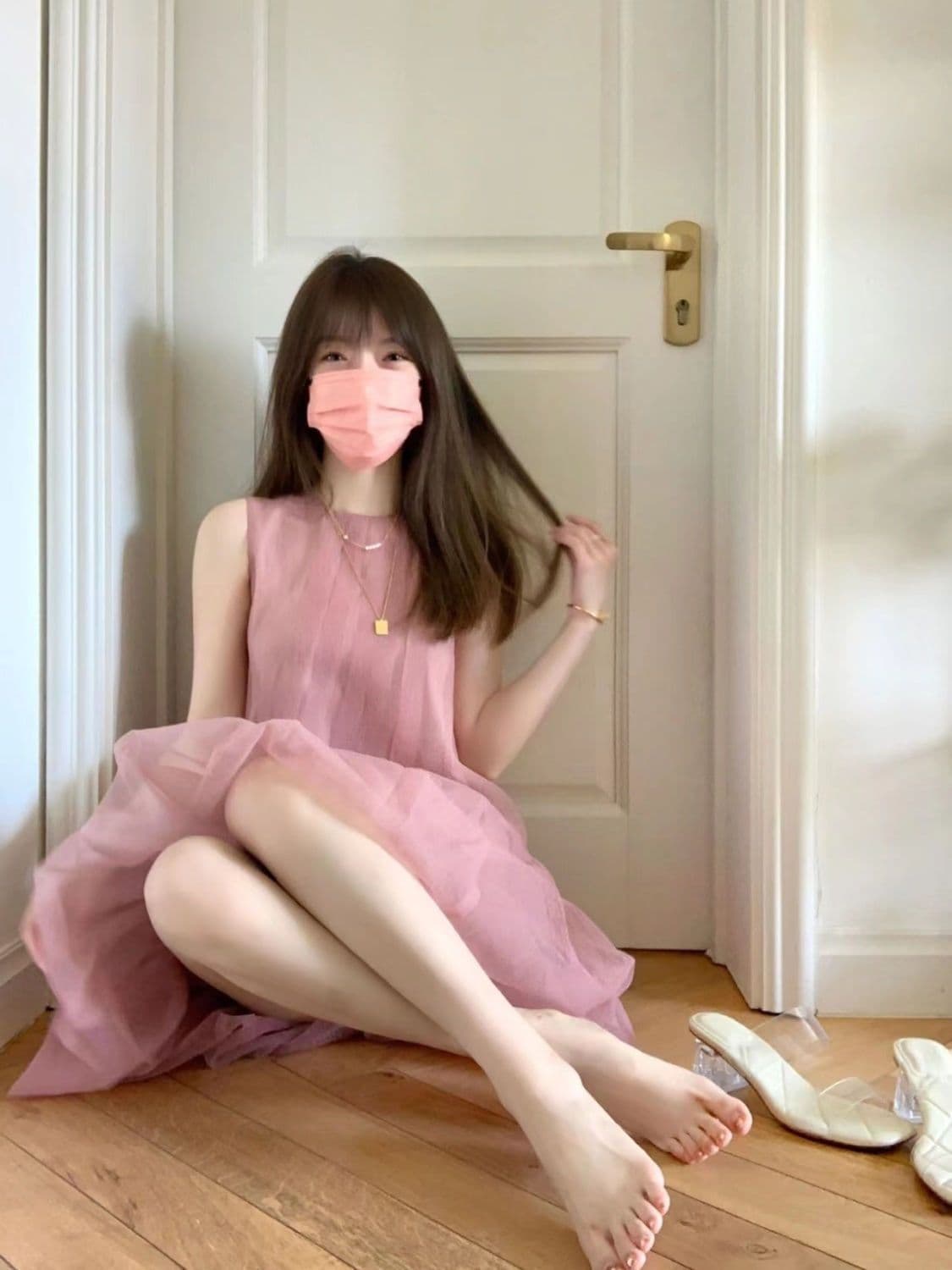 핑크색 라운드 넥 민소매 여성 드레스 2026 년 여름 새로운 여성 의류 품격 디자인 센스 루즈핏 점프 슈트 치마 상세 이미지 2
