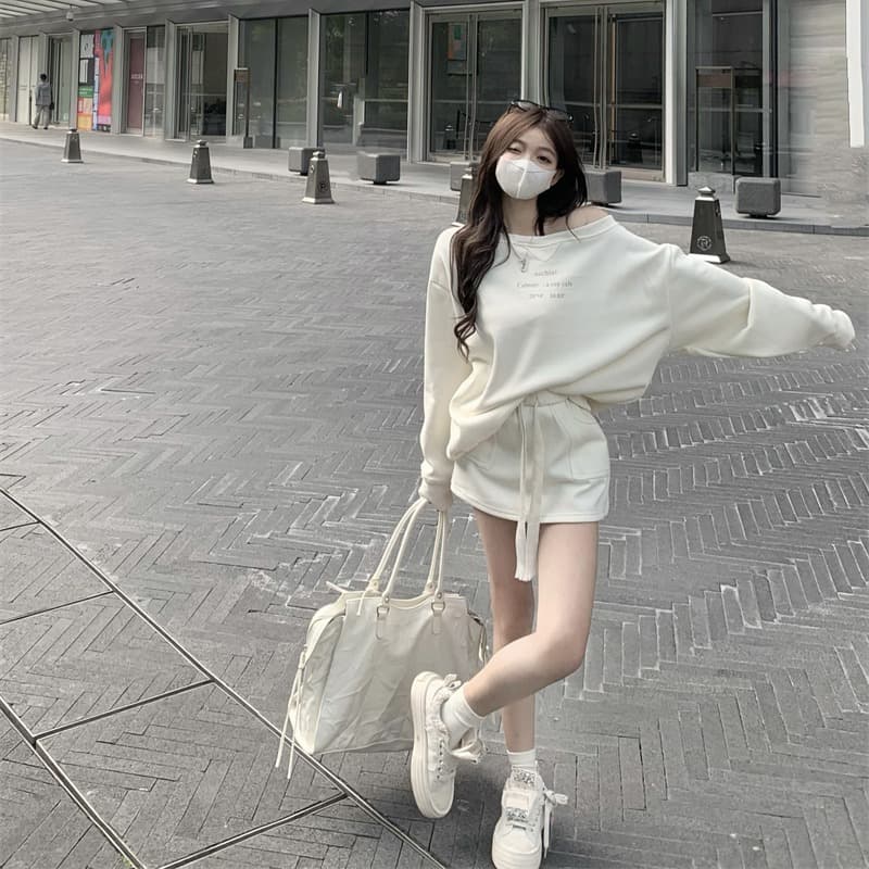 캐주얼 운동 투피스 세트 베이지 색 오프숄더 프린트 긴팔 후드티 여성 의류 가을 웨이 치마 반신 치마 세트 이미지 3