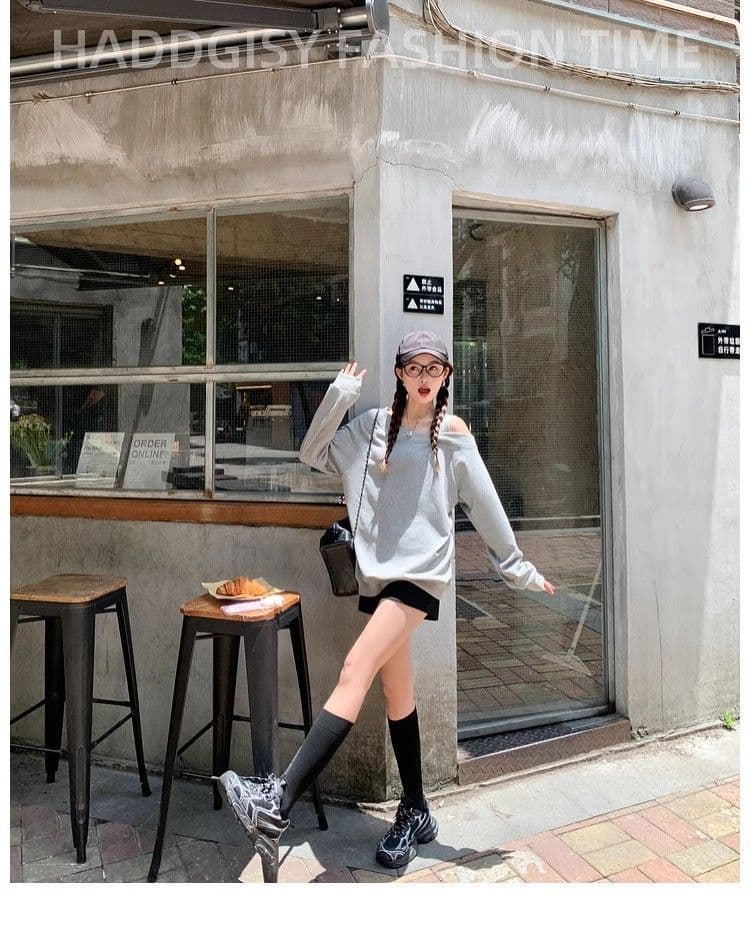 한 번 작은 짭짤한 회색 작은 대중 디자인 센스 비스듬한 어깨 후드티 여성 가을 루즈핏 풀오버 긴팔 없음 모자 오프숄더 맨위 상세 이미지 3