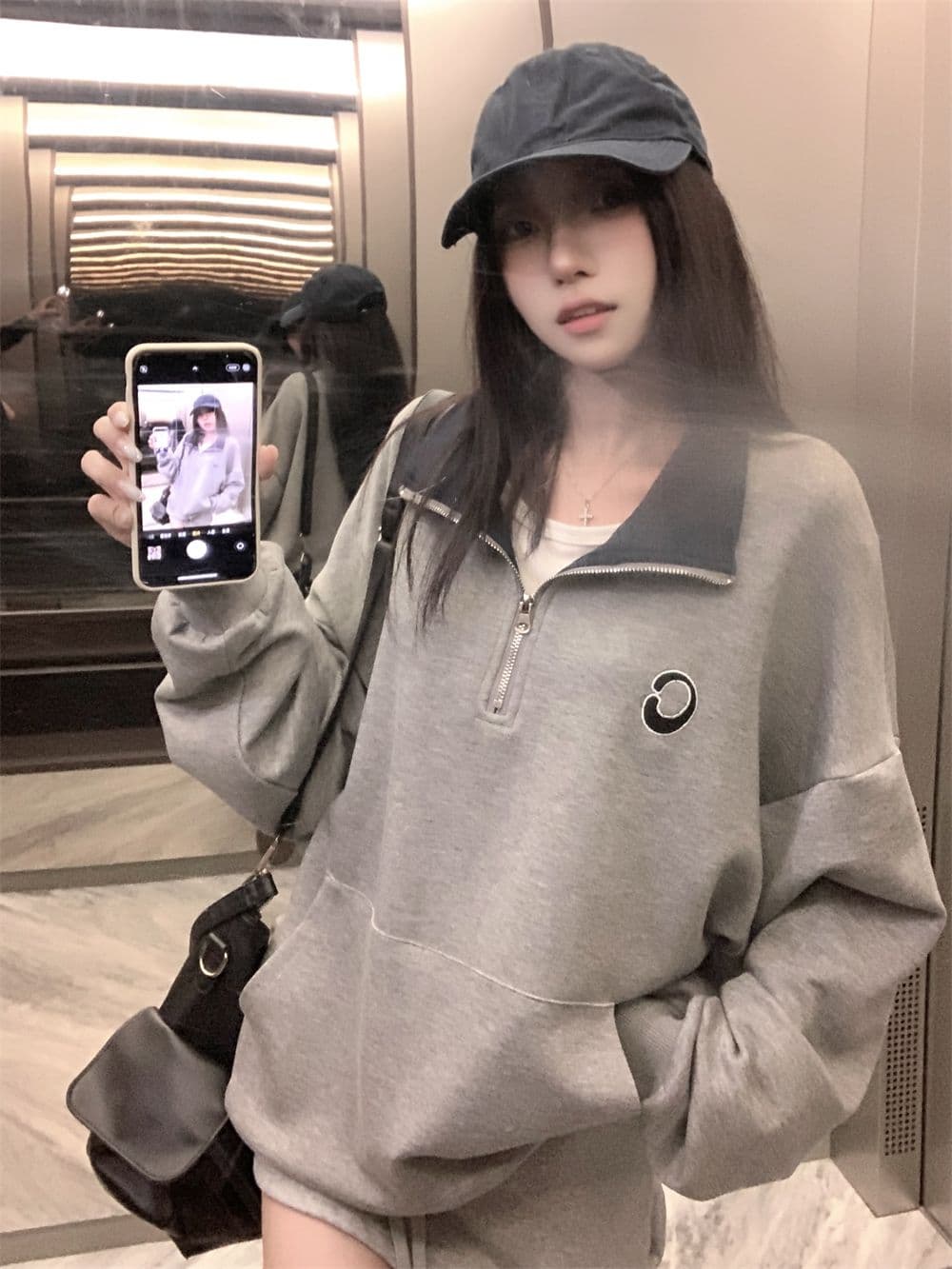 실사 후아 면 복합 얇은 스타일 털이 있는 POLO 칼라 지퍼 후드티 여성 배색 자수 이미지 3