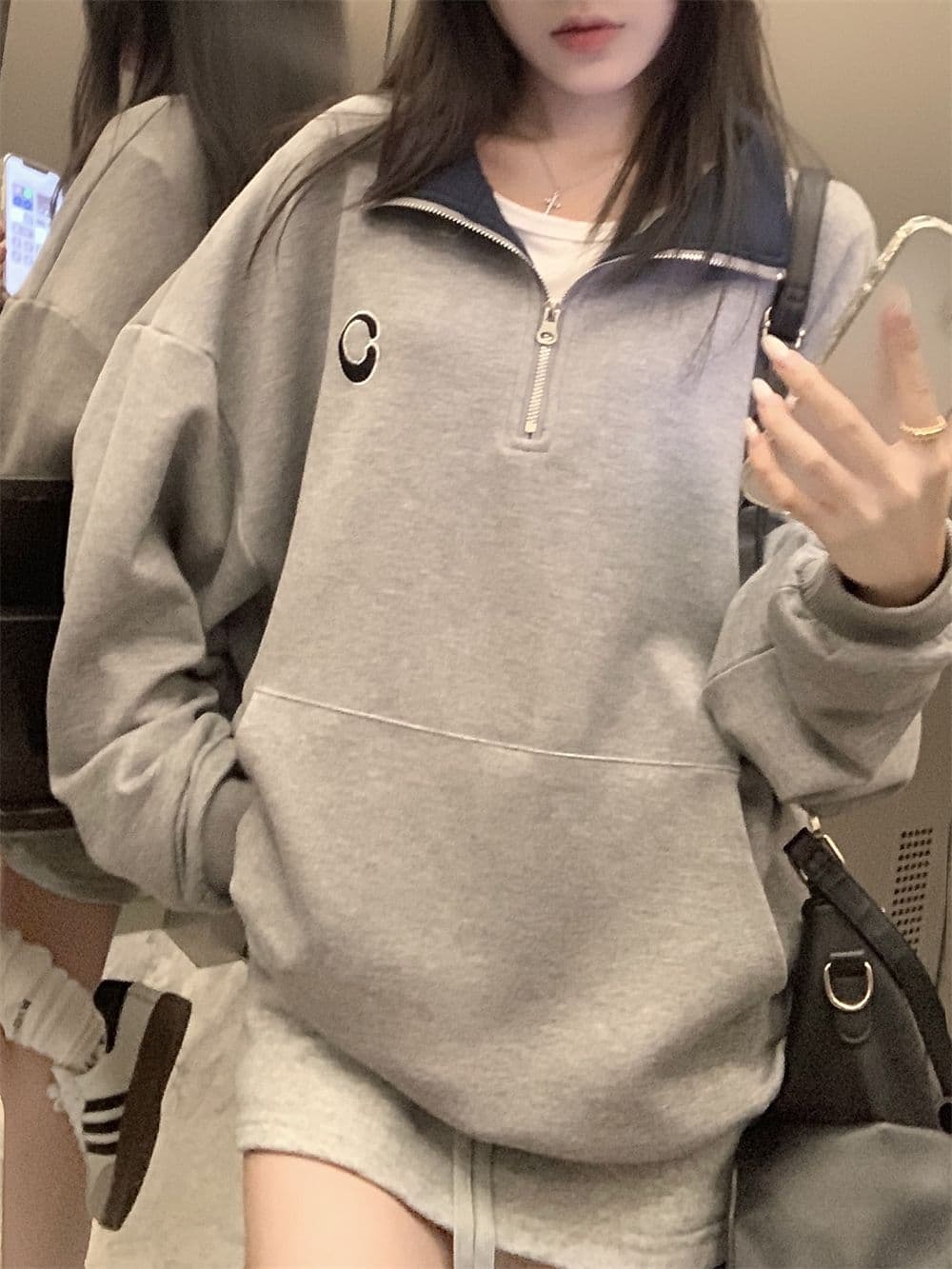 실사 후아 면 복합 얇은 스타일 털이 있는 POLO 칼라 지퍼 후드티 여성 배색 자수 이미지 4