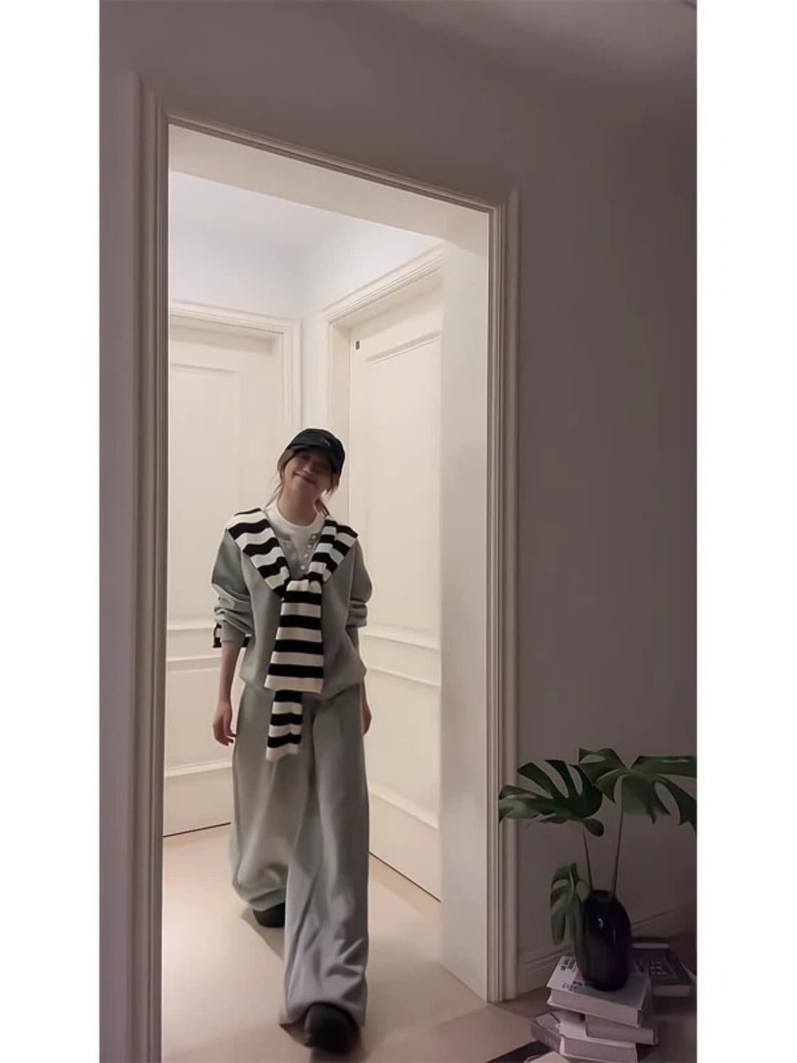 3종 세트 투피스 세트 블랙 벨트 숄 긴팔 루즈핏 후드티 여성 스택 착용 가을 겨울 새로운 슬림해 보이는 긴 바지 세트 상세 이미지 13