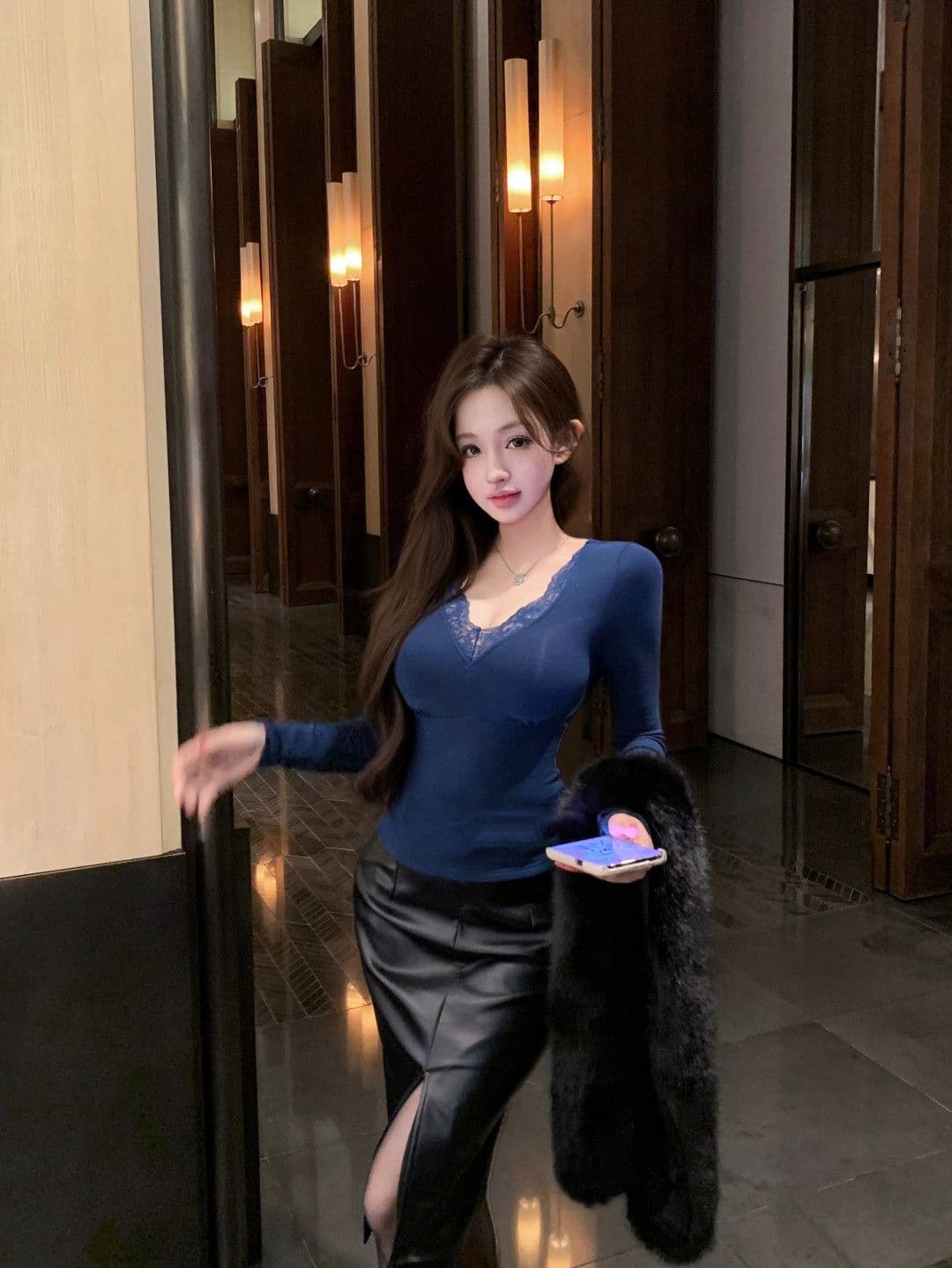 사람들 면 잡아라. 털 레이스 조각 섹시함 V넥 긴팔 티셔츠 여성 겨울 허리 수축 맨위 인사이드 가져 가라. 기본 셔츠 상세 이미지 10