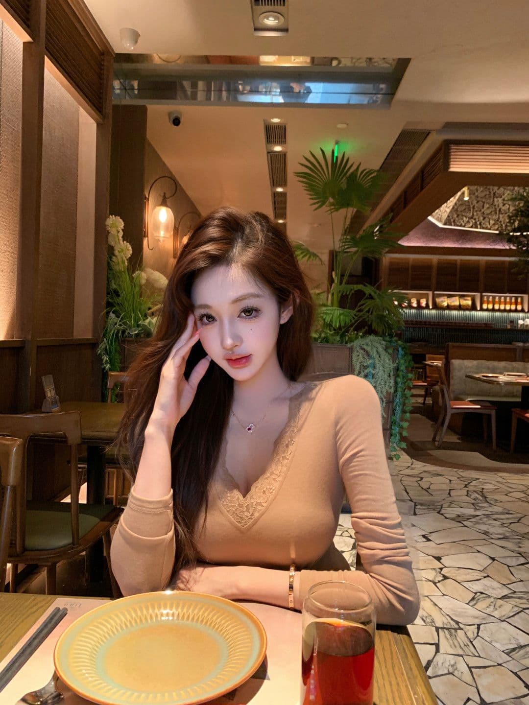 사람들 면 잡아라. 털 레이스 조각 섹시함 V넥 긴팔 티셔츠 여성 겨울 허리 수축 맨위 인사이드 가져 가라. 기본 셔츠 상세 이미지 19