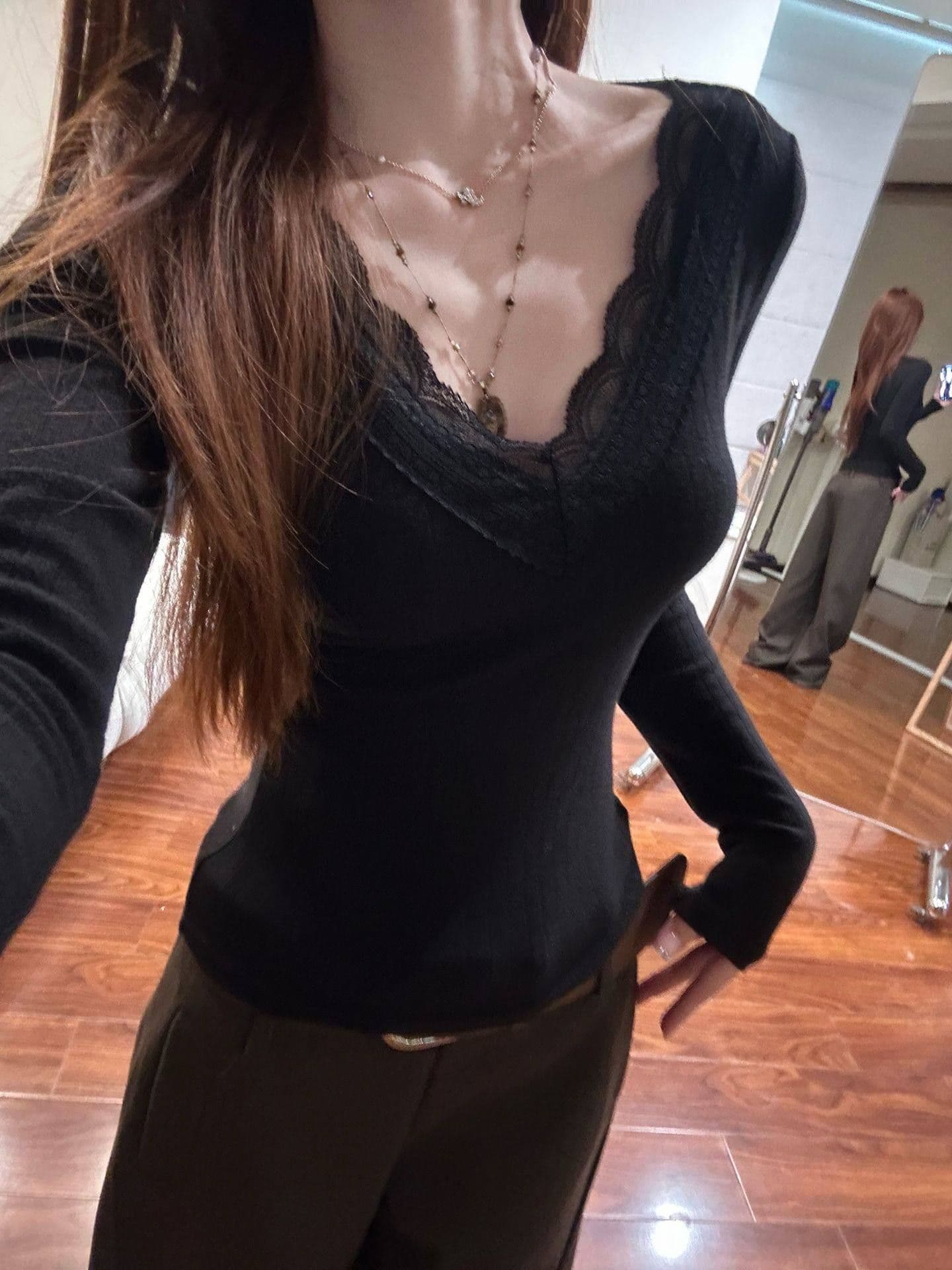 240 그램 원본 원단 빛 요리 한 바람 레이스 긴팔 티셔츠 여성 봄 가을 몸매 가꾸기 슬림해 보이는 V넥 기본 셔츠 맨위 상세 이미지 5