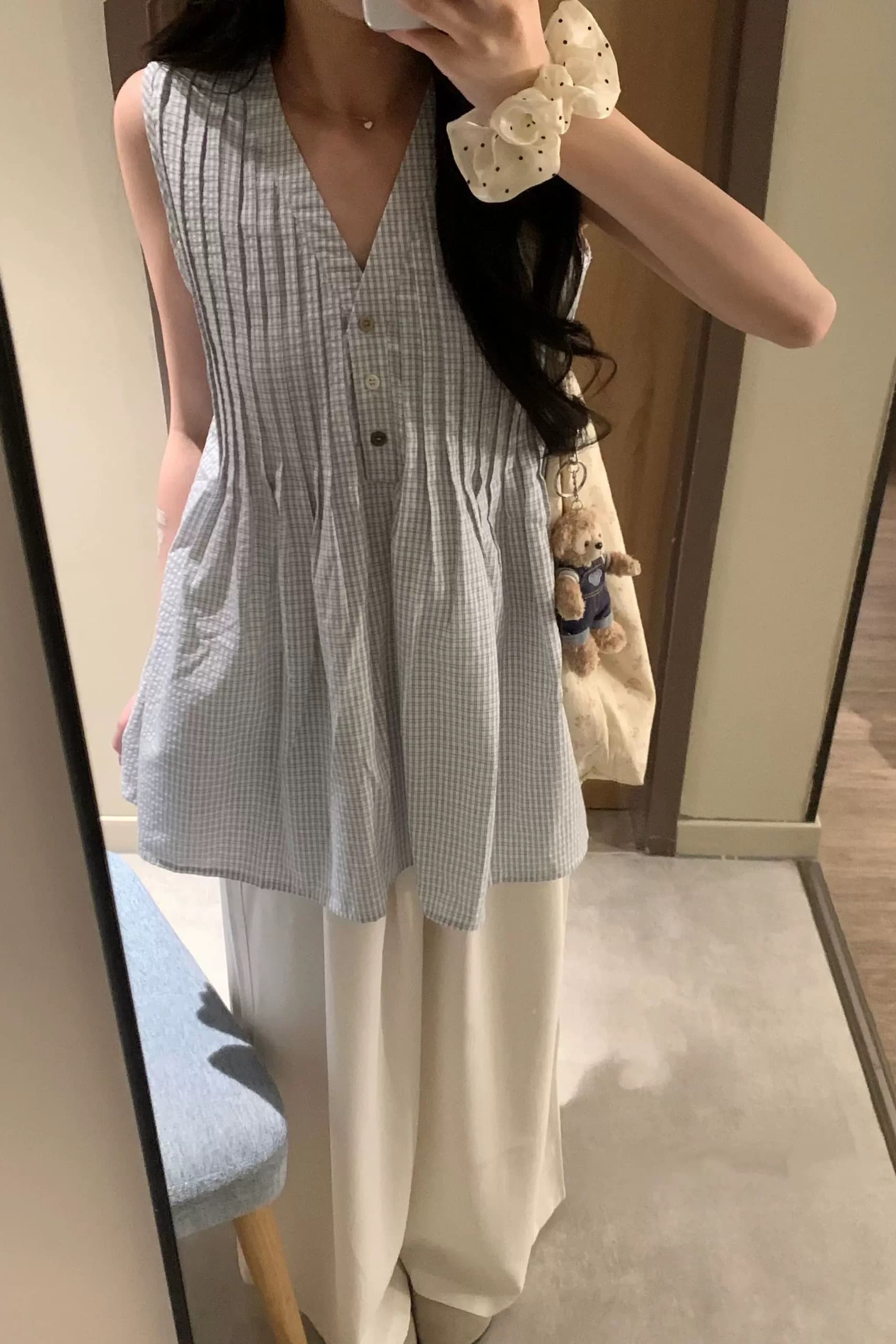 파란색 체크무늬 민소매 V넥 조끼 작은 맨위 여성 여름 외출용 2026 새로운 여름 아름다운 ootd 착용 가져 가라. 이미지 6