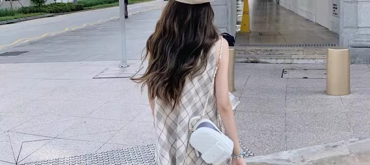 봄 여름 품격 V넥 민소매 슬림해 보이는 여성 조끼 스커트 프랑스식 디자인 센스 체크무늬 드레스 캐주얼 여성 여름 드레스 상세 이미지 22