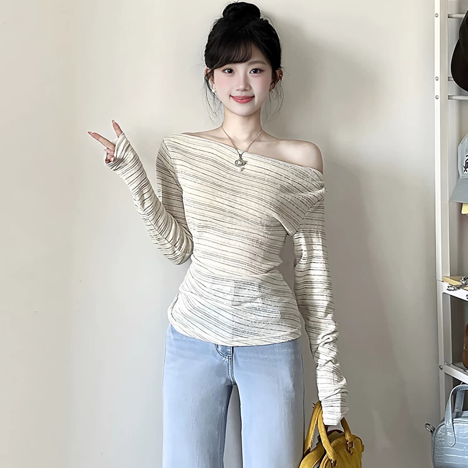 원본 은사 대나무 마디 마 배색 스트라이프 비스듬한 어깨 긴팔 티셔츠 여성 여름 얇은 스타일 외부 가져 가라. 몸매 가꾸기 오프숄더 이미지 2
