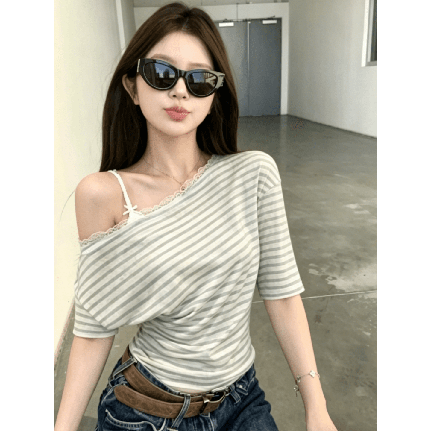 원본 컬러 짜임 기사 여름 새로운 한 부서 달콤함 레이스 조각 비스듬한 어깨 스트라이프 블라우스 티셔츠 상세 이미지 4