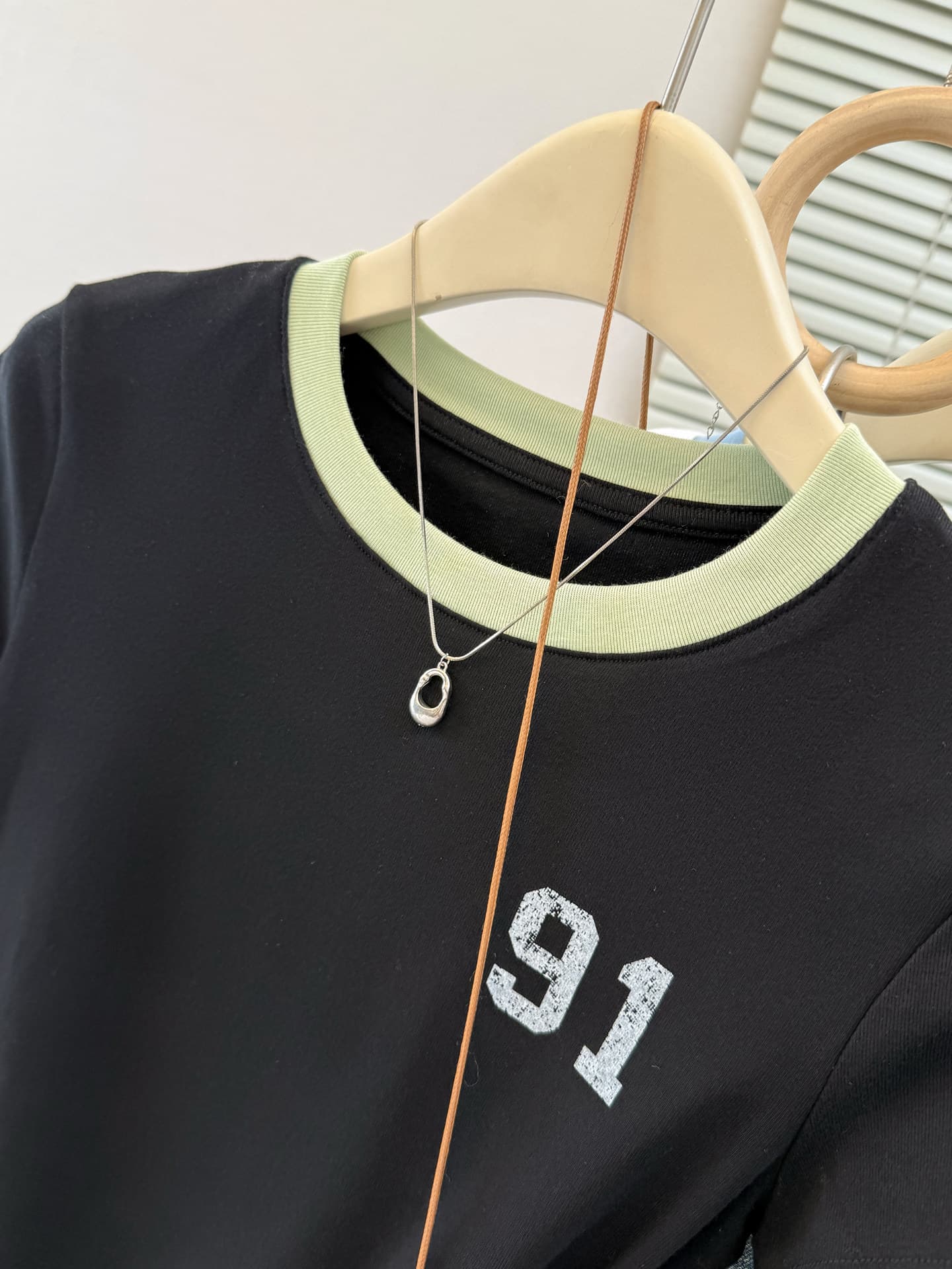 실사 배색 라운드 넥 반팔 티셔츠 여성 여름 새로운 몸매 가꾸기 한국 스타일 인사이드 가져 가라. 기본 셔츠 디자인 센스 맨위 서비스 상세 이미지 12