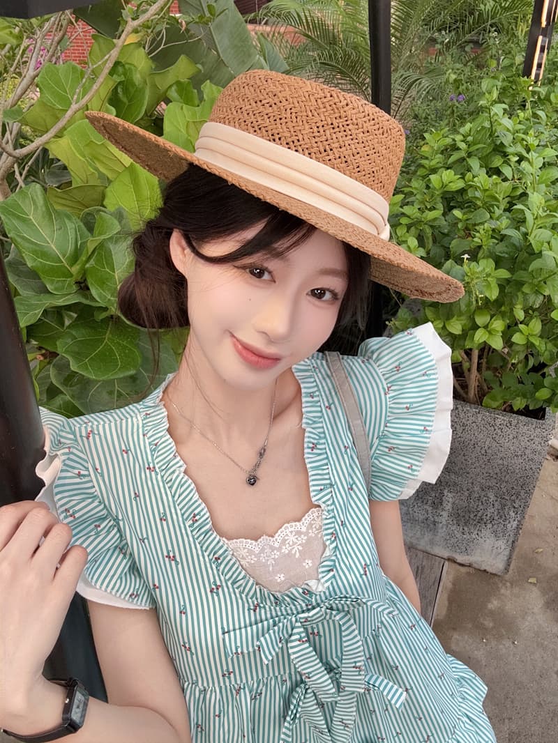 여름 녹색 스트라이프 작은 체리 Feifei 소매 맨위 여성 의류 2026 새로운 Chic 작은 대중 디자인 센스 셔츠 상세 이미지 4