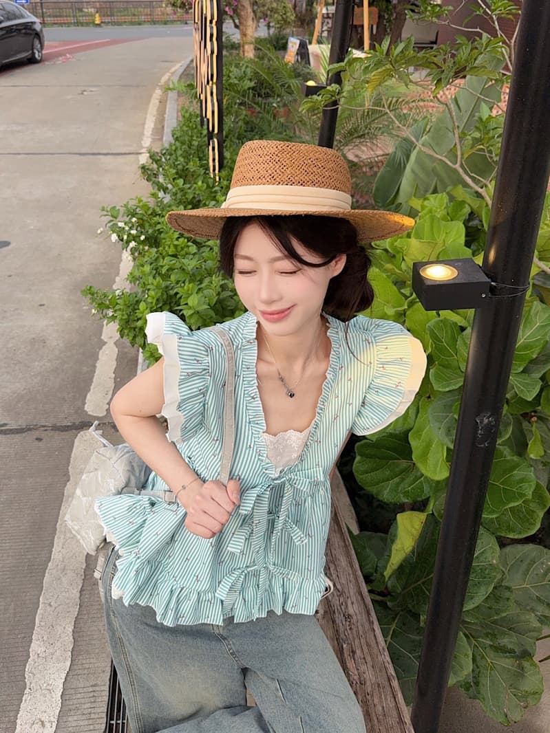 여름 녹색 스트라이프 작은 체리 Feifei 소매 맨위 여성 의류 2026 새로운 Chic 작은 대중 디자인 센스 셔츠 상세 이미지 5