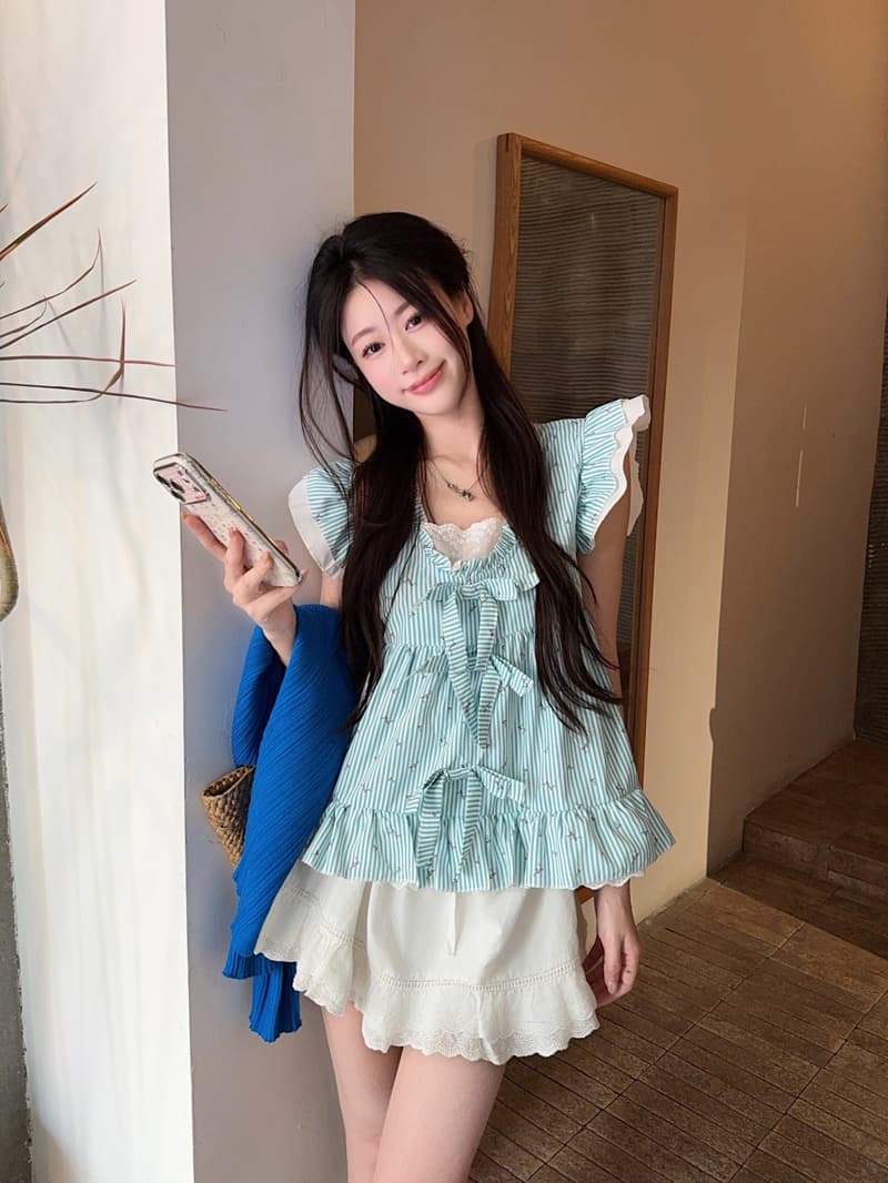 여름 녹색 스트라이프 작은 체리 Feifei 소매 맨위 여성 의류 2026 새로운 Chic 작은 대중 디자인 센스 셔츠 상세 이미지 6