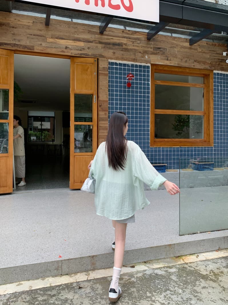 스트라이프 자외선 차단 의류 여성 셔츠 2026 봄 여름 디자인 센스 루즈핏 느긋한 바람 긴팔 맨위 얇은 스타일 셔츠 재킷 이미지 4