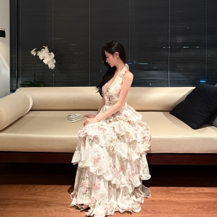 휴가 바람 꽃무늬 V넥 행침 목 여성 드레스 여름 허리 수축 슬림해 보이는 케이크 드레스 스트랩 백리스 롱 코트 A라인 스커트