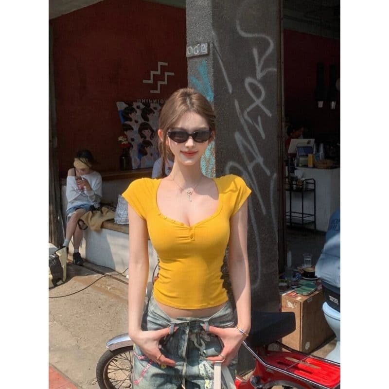 핫걸 섹시함 황색 복숭아 심장 고리 반팔 티셔츠 여성 여름 몸매 가꾸기 슬림해 보이는 섹시함 핫걸 쇼트 스타일 맨위