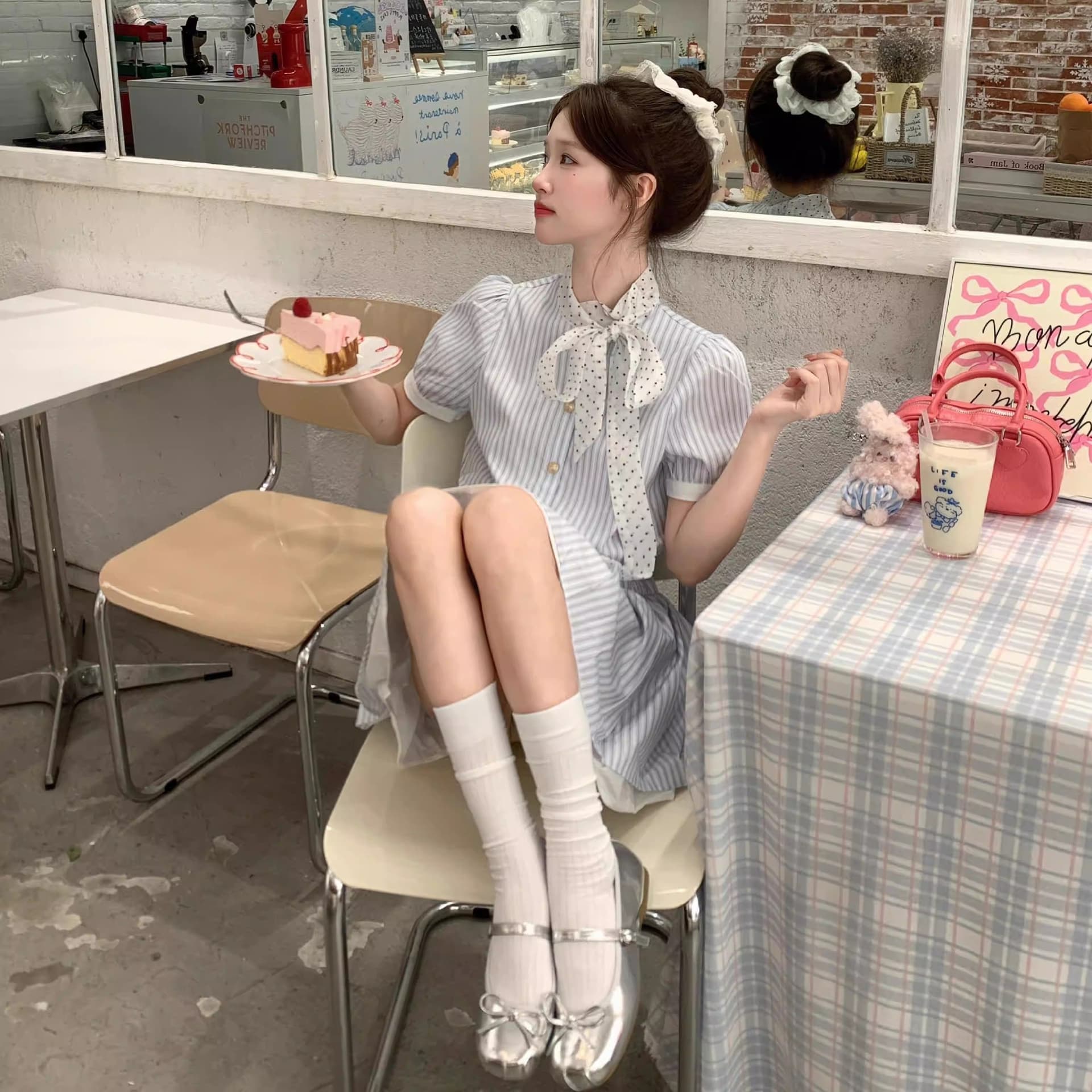 한 부서 학원 스타일 블루 화이트 스트라이프 셔츠 여성 드레스 여름 자이언트 잘 생긴 miu 부서 나비 매듭 허리 수축 치마 이미지 5