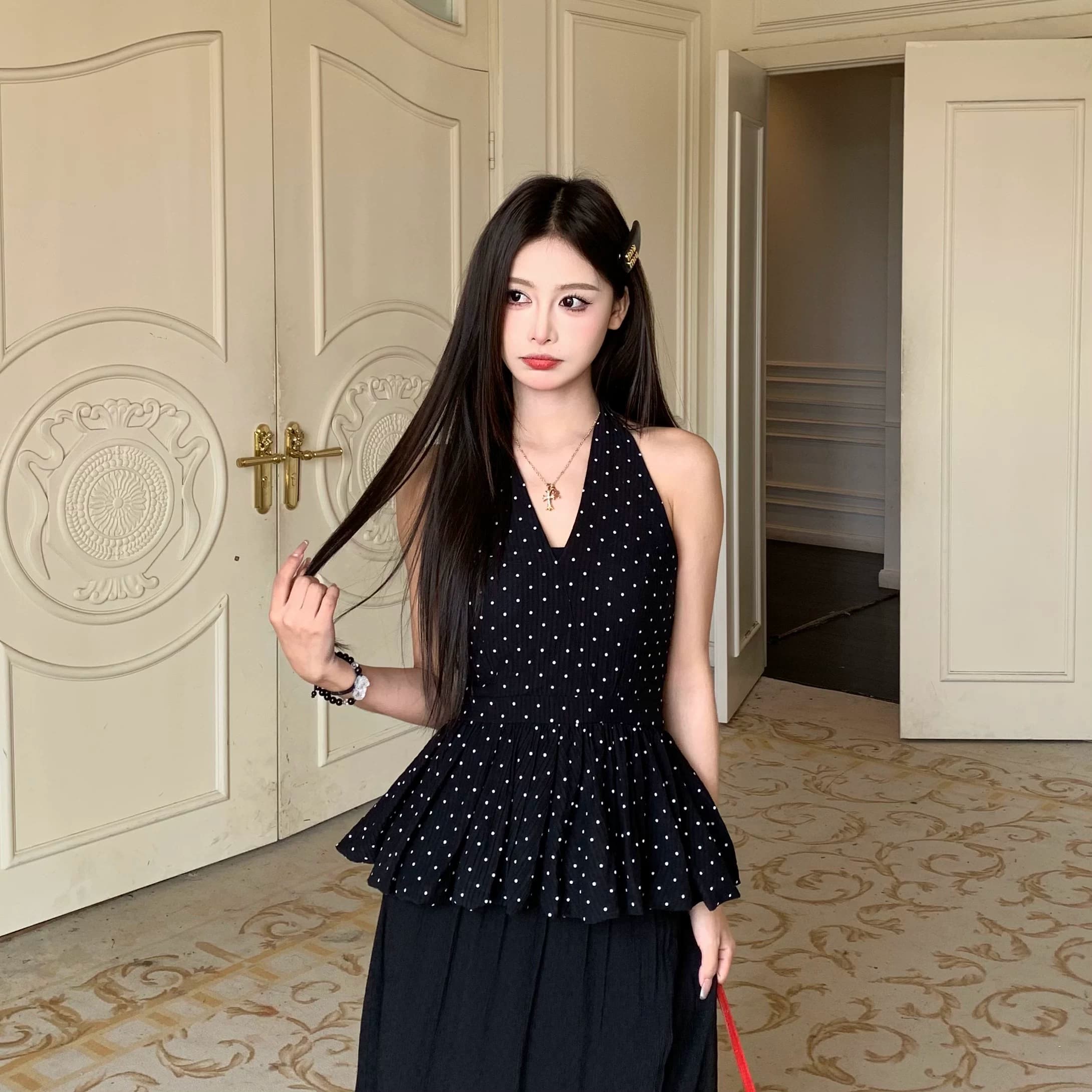 프랑스식 V넥 행침 목 도트 무늬 백리스 민소매 작은 셔츠 여성 여름 2026 새로운 품격 허리 수축 다용도 외출용 맨위 이미지 2