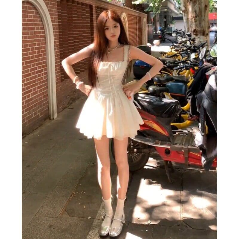 화이트 워터 여성 봄날 샤오 바이 치마 화이트 슬립 드레스 봄 가을 새로운 허리 수축 슬림해 보이는 휴가 첫사랑 미니 스커트 여름 이미지 4