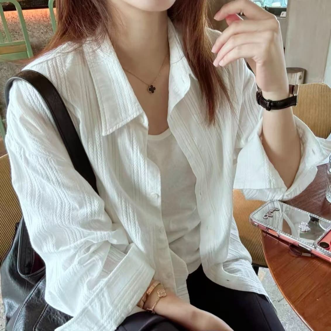 봄 출퇴근 바람 화이트 자카드 긴팔 여성 셔츠 루즈핏 고급 센스 자외선 차단 셔츠 단색 맨위