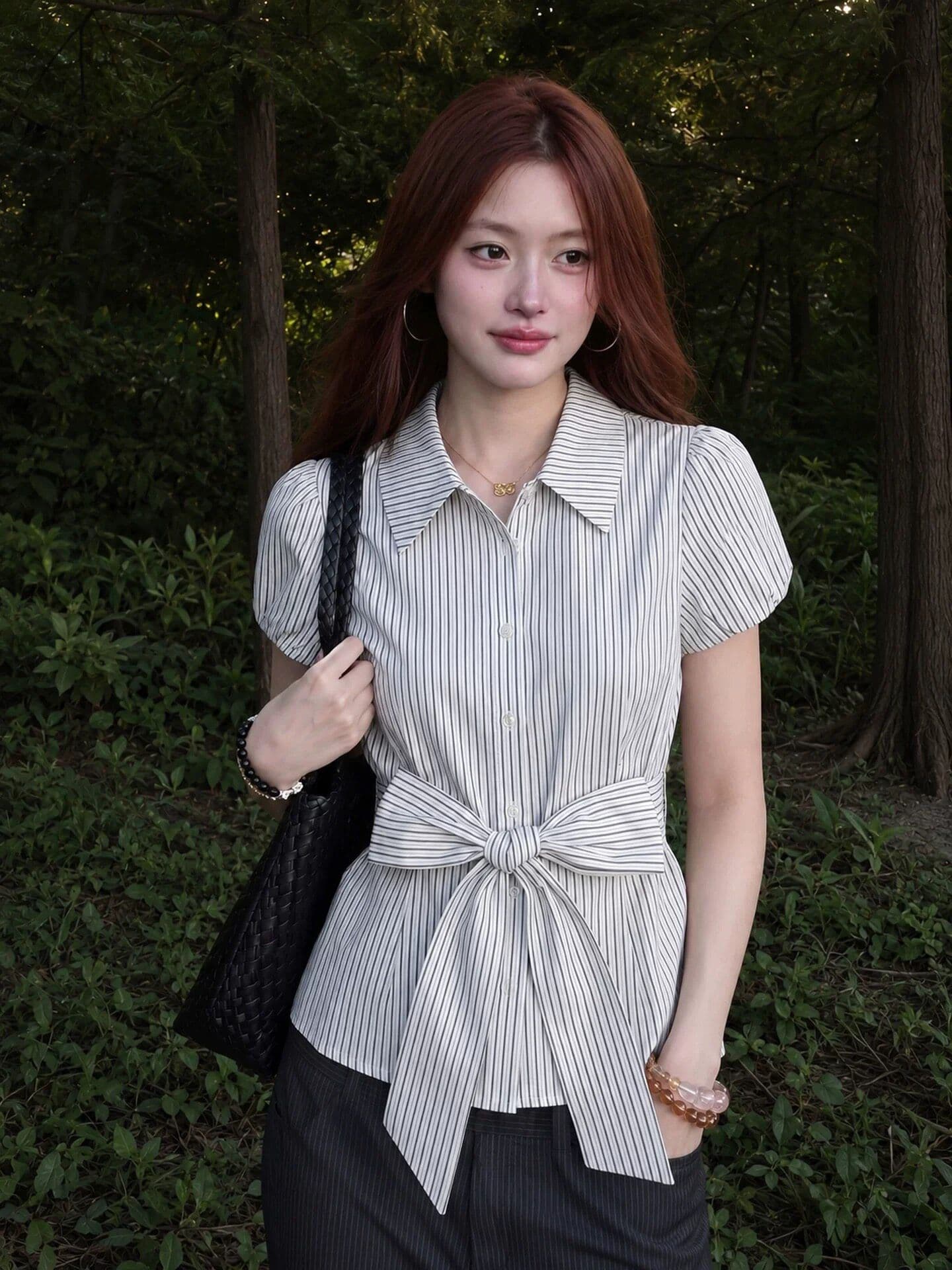 한 부서 미니멀리즘 스트라이프 여성 셔츠 2026 여름 새로운 디자인 슈퍼 잘 생긴 폴로 칼라 반팔 허리 수축 레이스업 맨위 상세 이미지 2