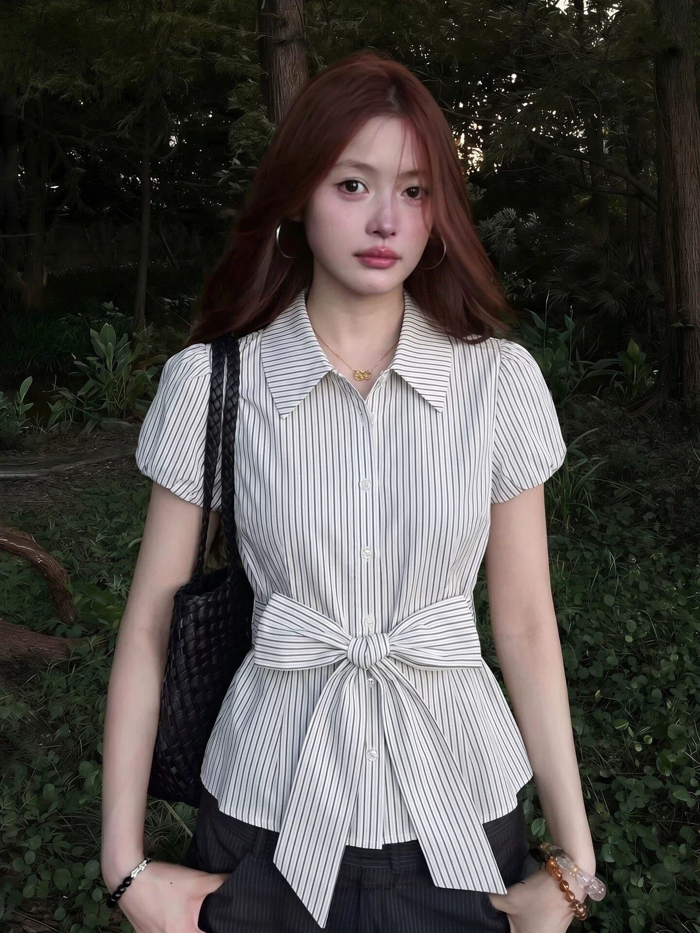 한 부서 미니멀리즘 스트라이프 여성 셔츠 2026 여름 새로운 디자인 슈퍼 잘 생긴 폴로 칼라 반팔 허리 수축 레이스업 맨위 상세 이미지 4