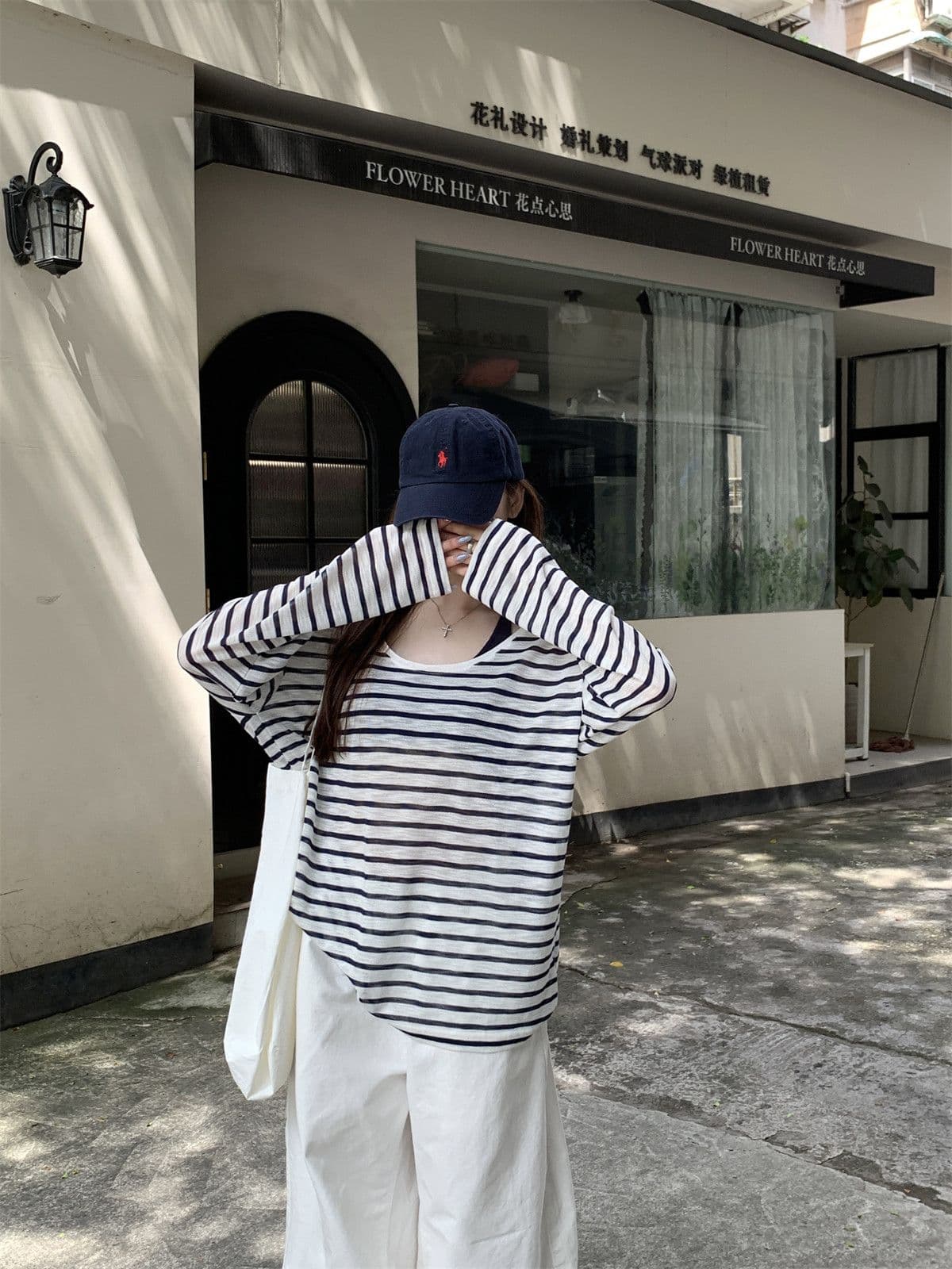 주간 실크 눈꽃 자외선 차단 블라우스 여성 여름 ootd 착용 가져 가라. 2026 새로운 긴 소매 티셔츠 루즈핏 스트라이프 비스듬한 어깨 의류 상세 이미지 6
