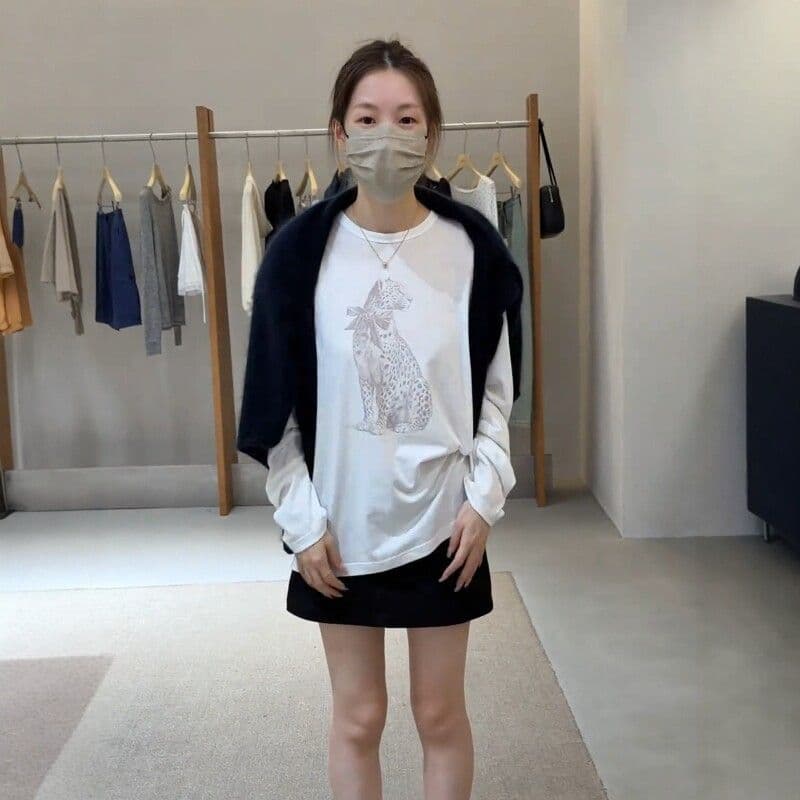 눈꽃 면 2026 년 가을 새로운 한국 스타일 디스플레이 품격 Chic 센스 진첸바오 프린트 여성 긴 소매 티셔츠 맨위 상세 이미지 6