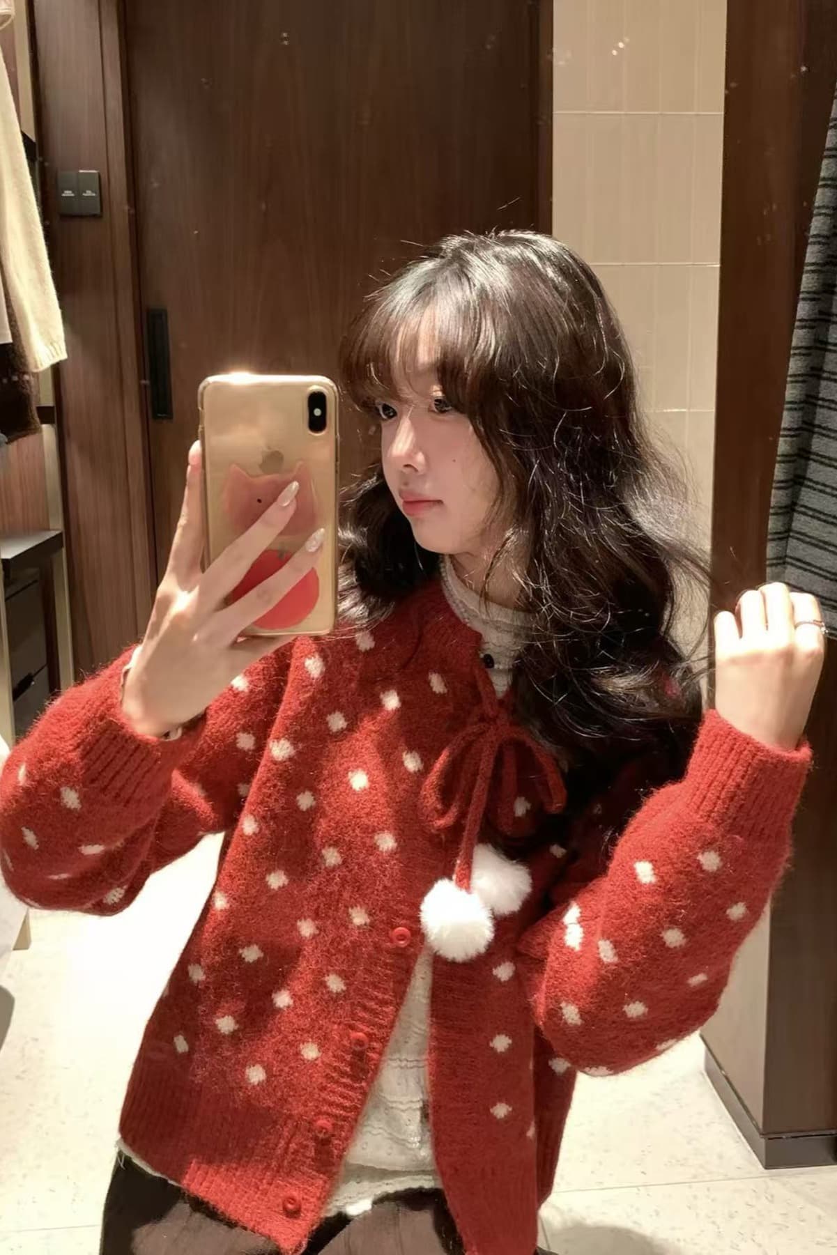 한 부서 라운드 넥 보온 스트랩 털 공 조금 스웨터 여자 가을 겨울철 새로운 싱글 줄 버튼 달콤함 연령 감소 니트 스웨터 이미지 6