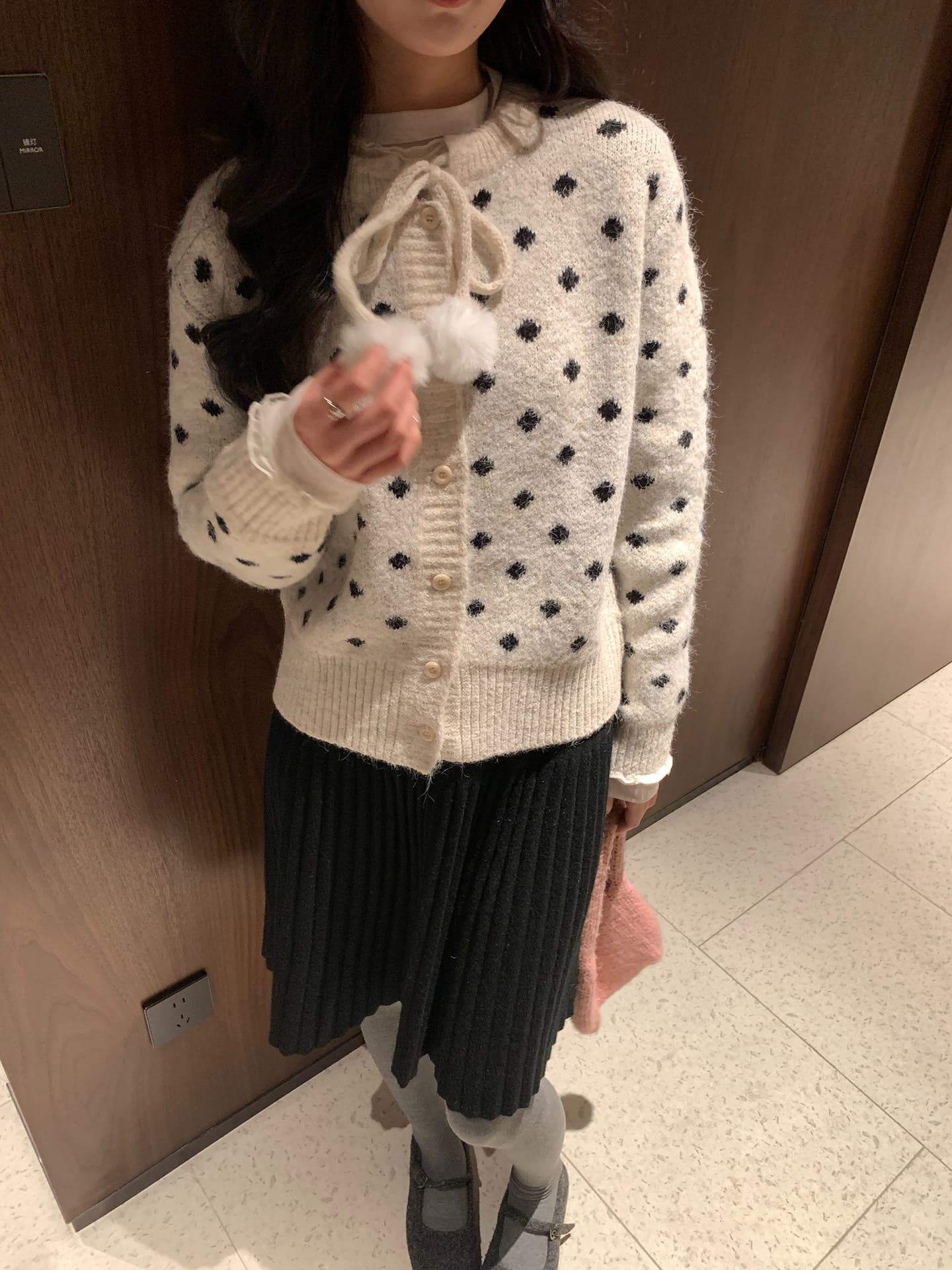 한 부서 라운드 넥 보온 스트랩 털 공 조금 스웨터 여자 가을 겨울철 새로운 싱글 줄 버튼 달콤함 연령 감소 니트 스웨터 상세 이미지 7