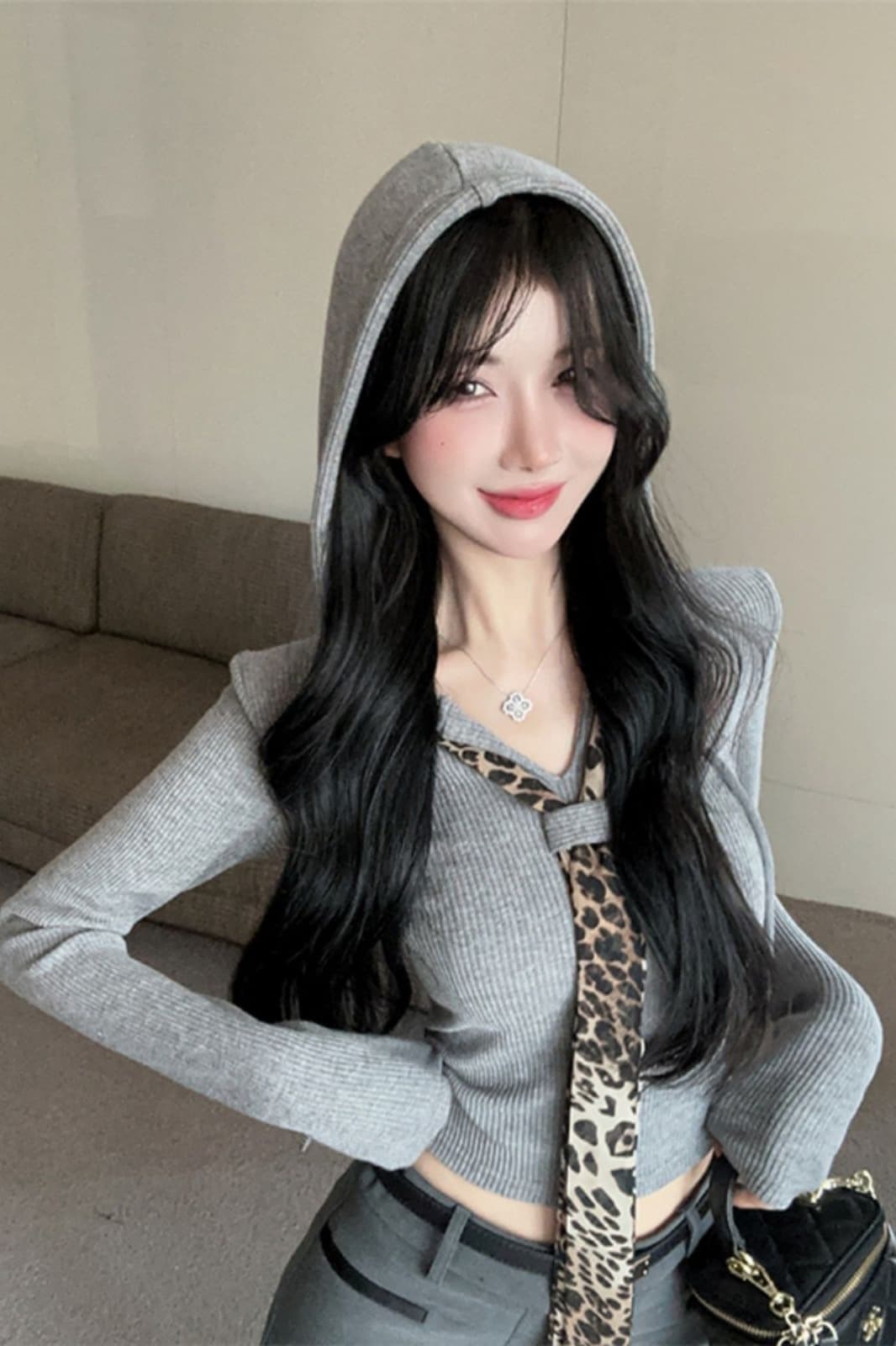 5 4 리브 로얄 자매 V넥 레오파드 무늬 넥타이 패치워크 짧은 긴팔 기본 셔츠 여성 가을 핫걸 후드 맨위 이미지 6
