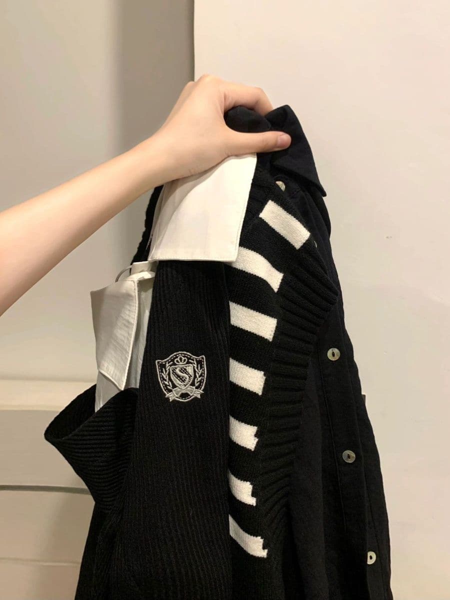 디자인 센스 페이크 레이어드 긴팔 POLO 칼라 니트 스웨터 여성 가을 검정색 패치워크 쇼트 스타일 몸매 가꾸기 학원 스타일 맨위 상세 이미지 7