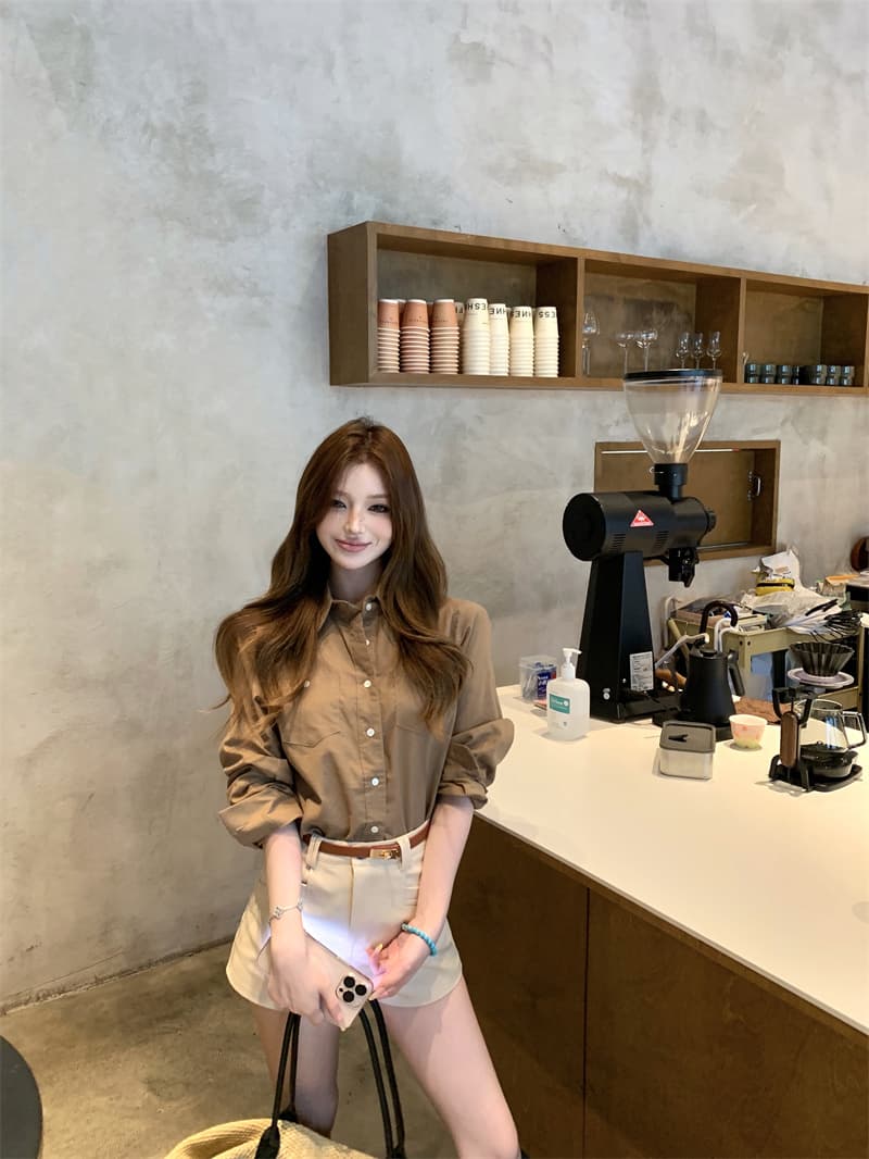 실사 정가 카키 색 레트로 긴팔 여성 셔츠 POLO 칼라 셔츠 캐주얼 반바지 하이웨이스트 한 마디 바지 이미지 3
