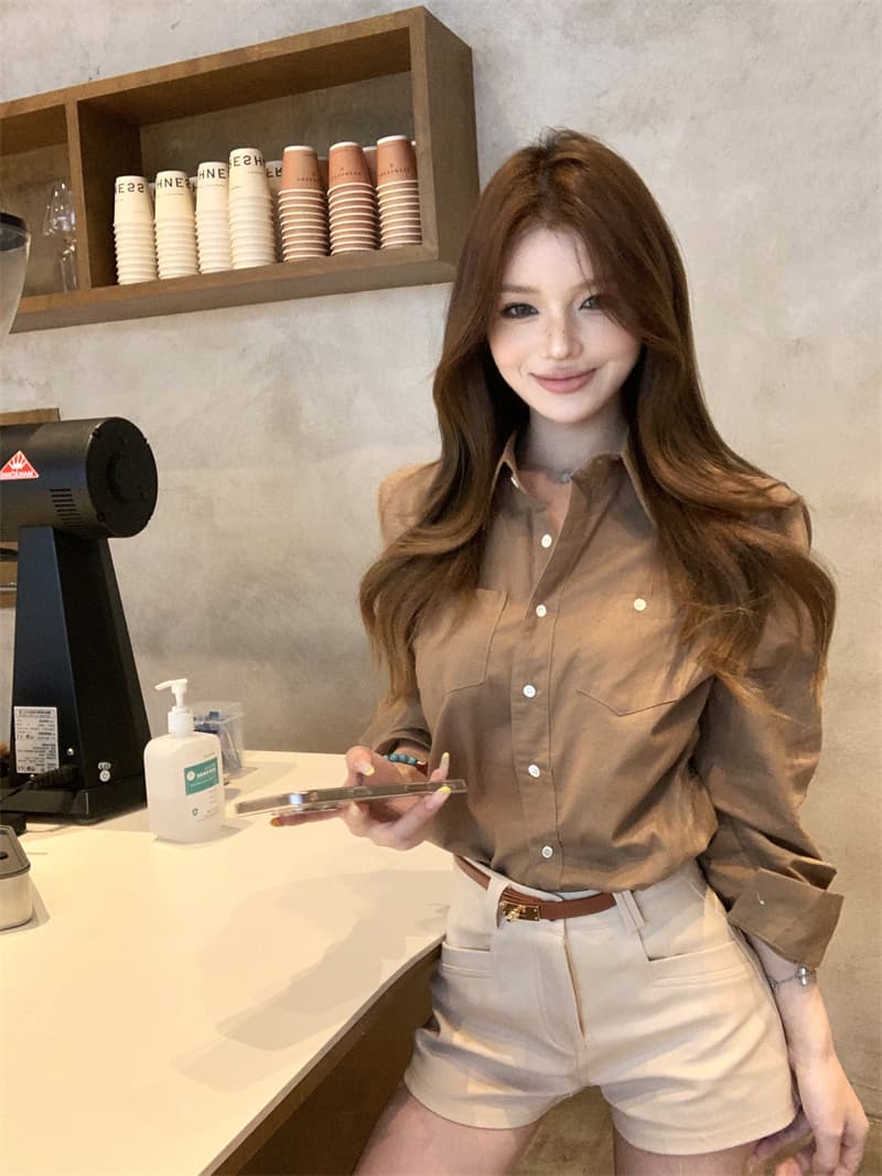 실사 정가 카키 색 레트로 긴팔 여성 셔츠 POLO 칼라 셔츠 캐주얼 반바지 하이웨이스트 한 마디 바지