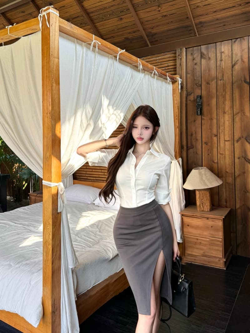 실사 정가 펄 화이트 새틴 허리 수축 자르기 여성 셔츠 중간 허리 빛 직업 트임 타이트 반신 스커트