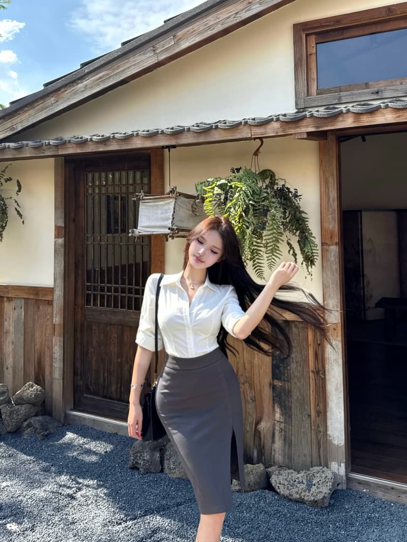 실사 정가 펄 화이트 새틴 허리 수축 자르기 여성 셔츠 중간 허리 빛 직업 트임 타이트 반신 스커트 상세 이미지 8