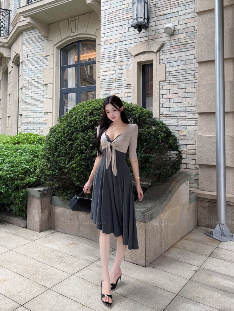 실사 정가 섹시함 여름 품격 허리 수축 슬립 드레스 스트랩 중간 소매 몸매 가꾸기 쇼트 스타일 오픈 가디건 상세 이미지 8