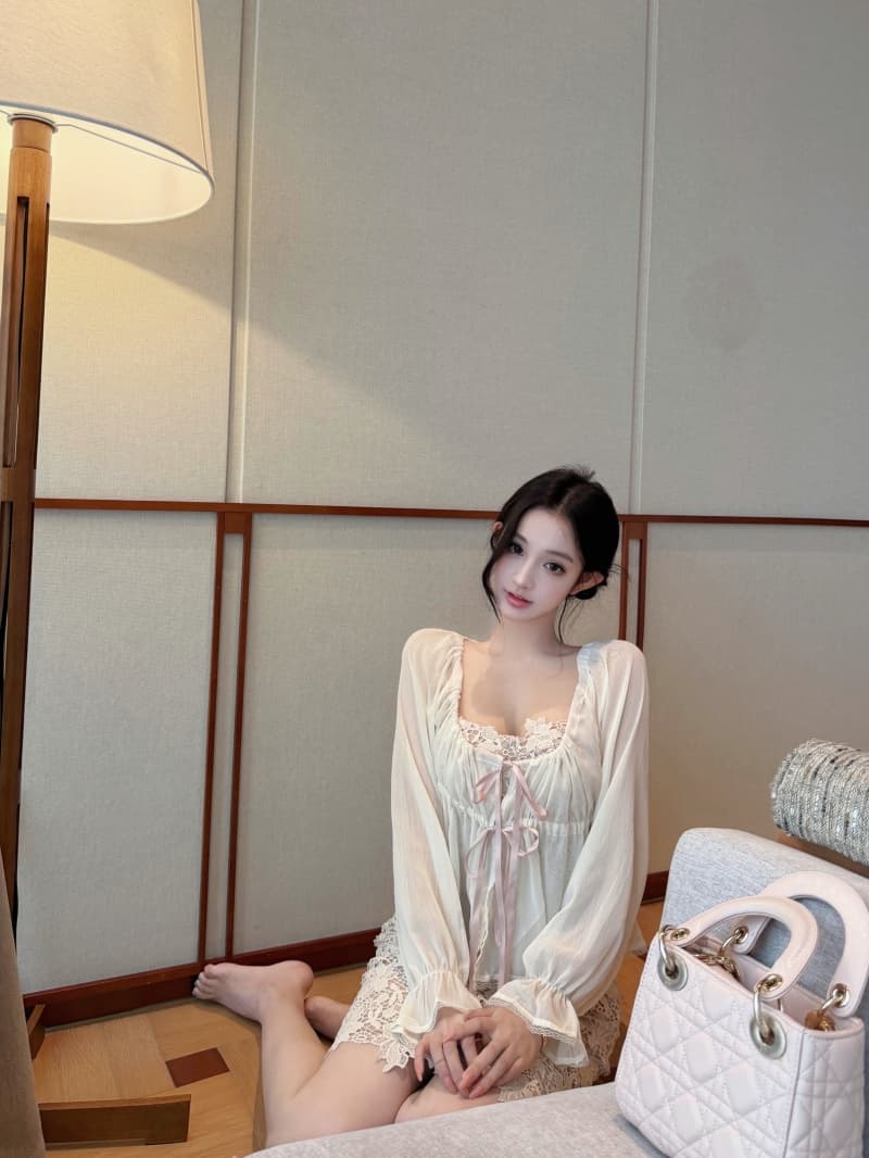 실사 정가 향기로운 분위기 새싹 언어 100 명 실크 블라우스 오픈 가디건 레이스 슬립 반 스커트 세트 이미지 2