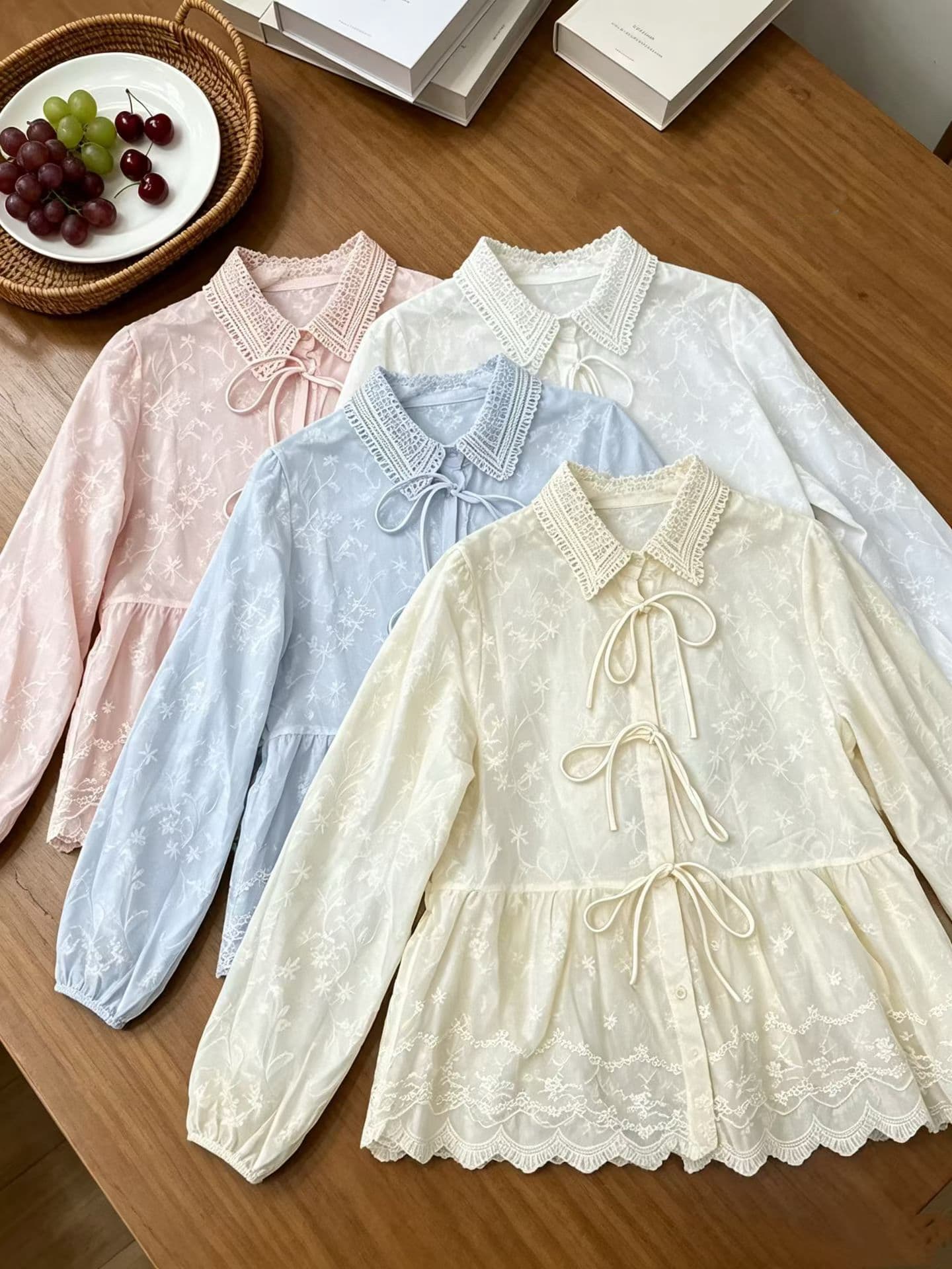 재고 있음 프랑스식 낭만주의 달콤한 스타일 레이스 폴로 칼라 셔츠 긴팔 불규칙 밑단 절묘한 자수 맨위 여성 상세 이미지 7