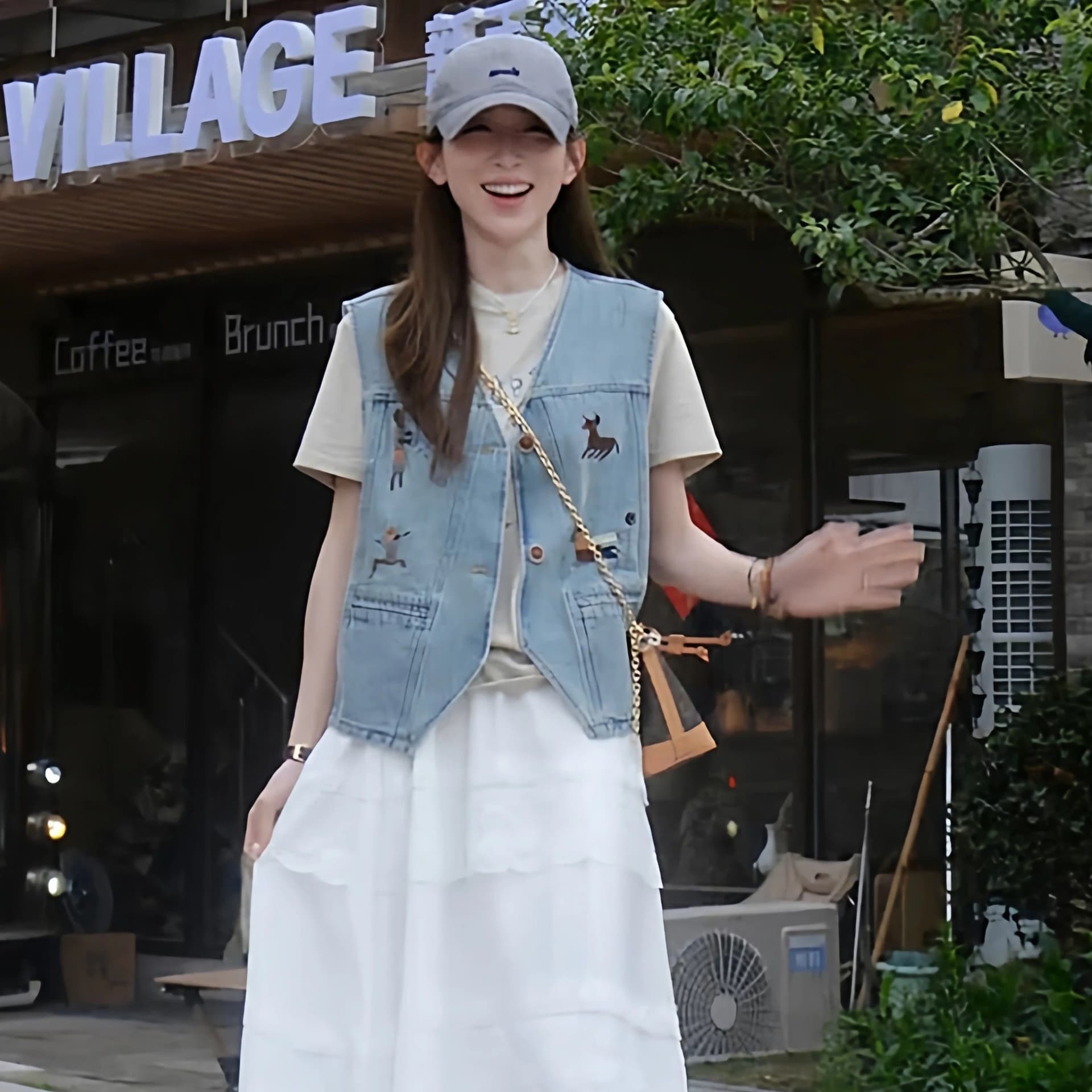 한국 스타일 외국 가스 다용도 데님 베스트 여자 2026 새로운 봄 여름 스택 착용 슬림해 보이는 디자인 센스 자수 조끼 트렌디 이미지 5
