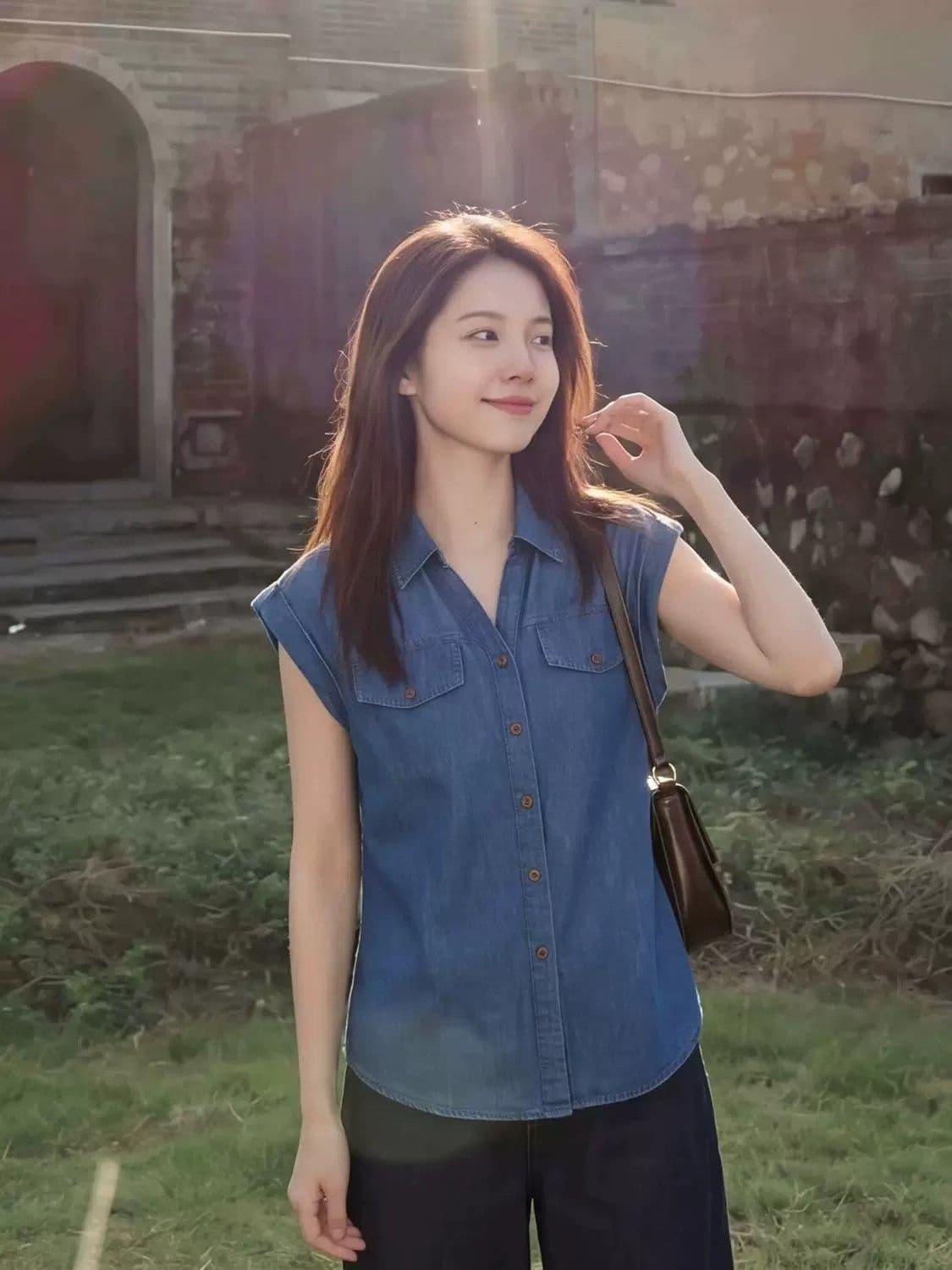 2026 여름 새로운 항구 바람 레트로 파란색 데님 민소매 셔츠 패션 폴로 칼라 품격 슬림해 보이는 외국 가스 맨위 상세 이미지 1