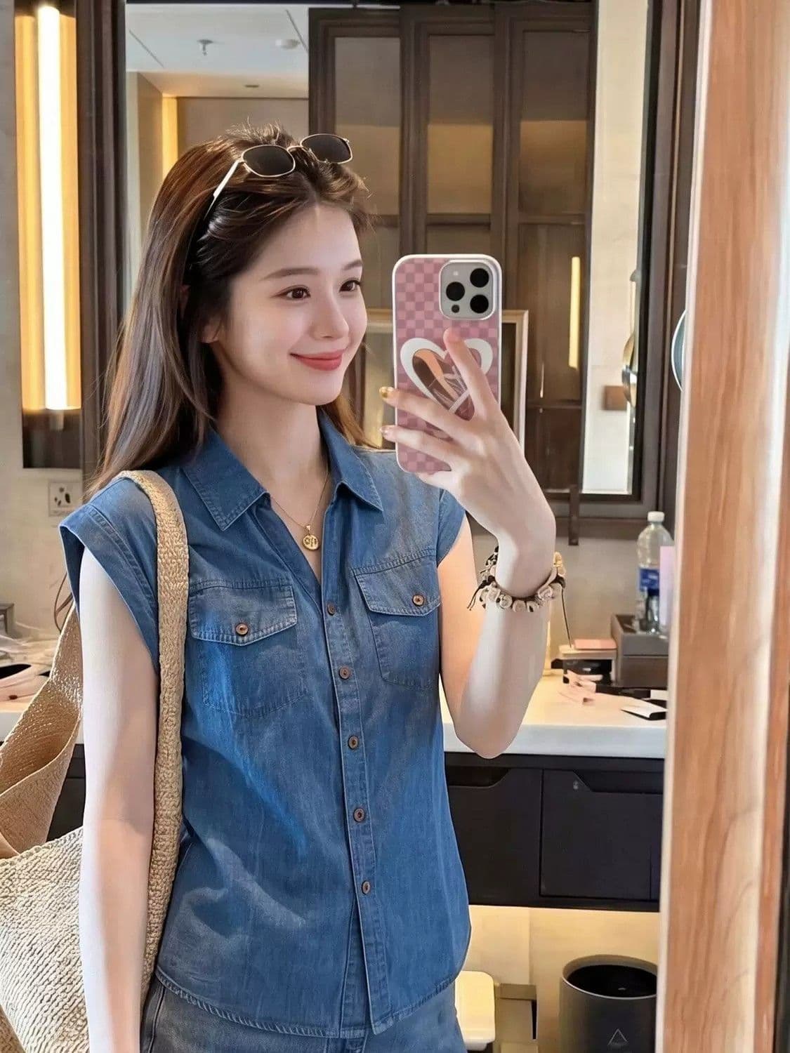 2026 여름 새로운 항구 바람 레트로 파란색 데님 민소매 셔츠 패션 폴로 칼라 품격 슬림해 보이는 외국 가스 맨위 상세 이미지 12