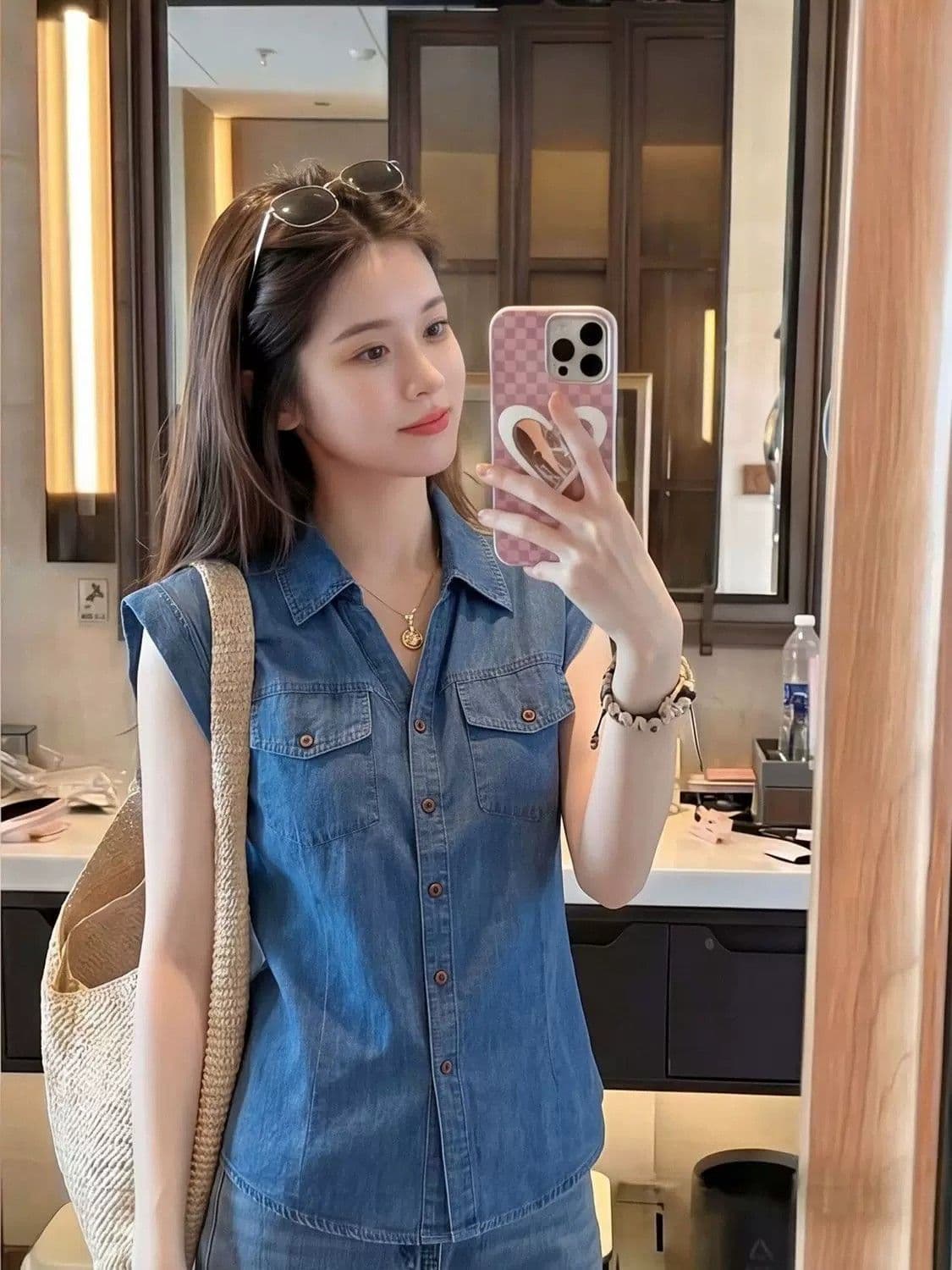 2026 여름 새로운 항구 바람 레트로 파란색 데님 민소매 셔츠 패션 폴로 칼라 품격 슬림해 보이는 외국 가스 맨위 상세 이미지 15